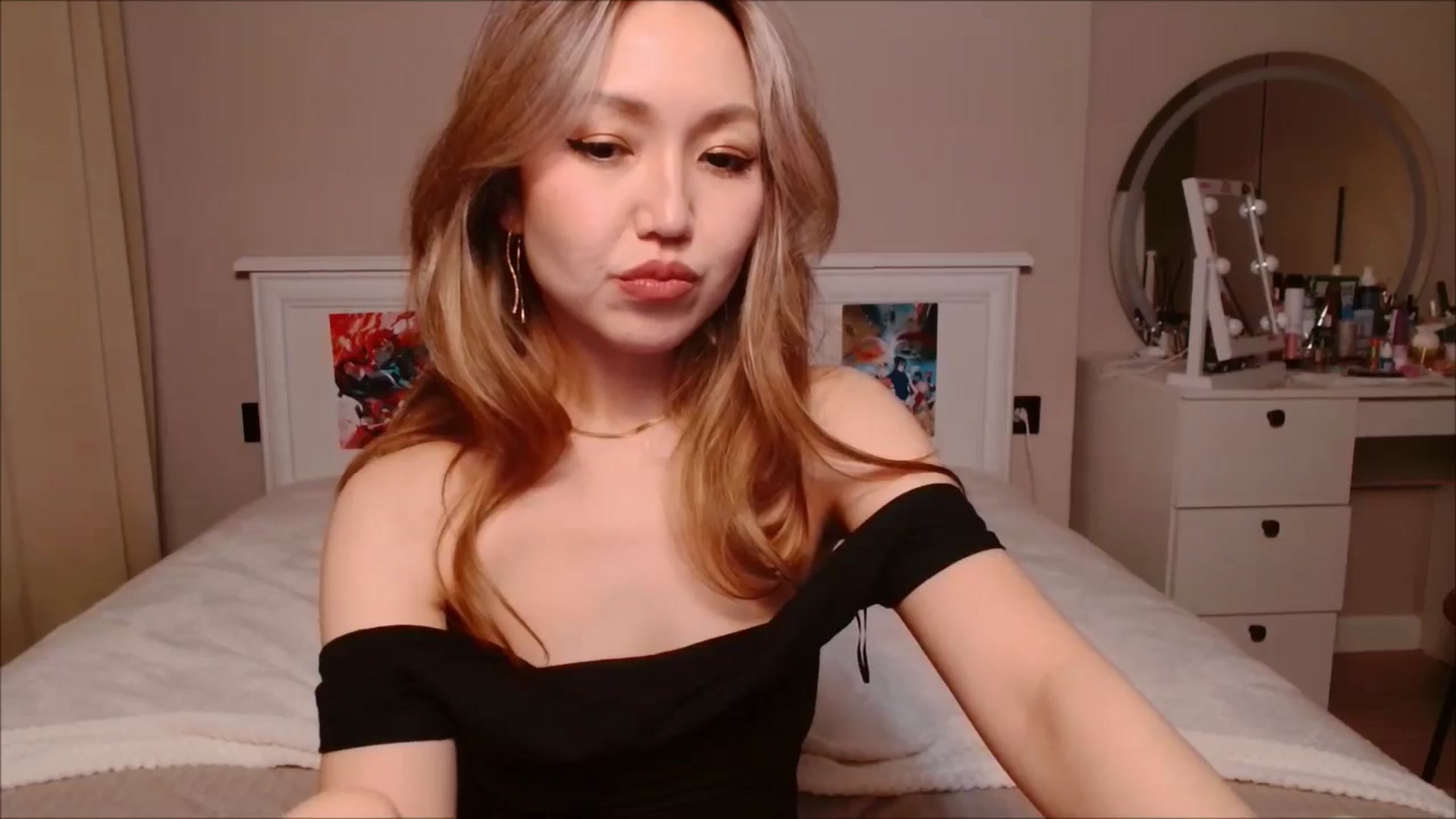 Gallery image thumbnail from JennyVibe's myfreecams stream on, 06/18/2025, 07:17 image 6 of 20