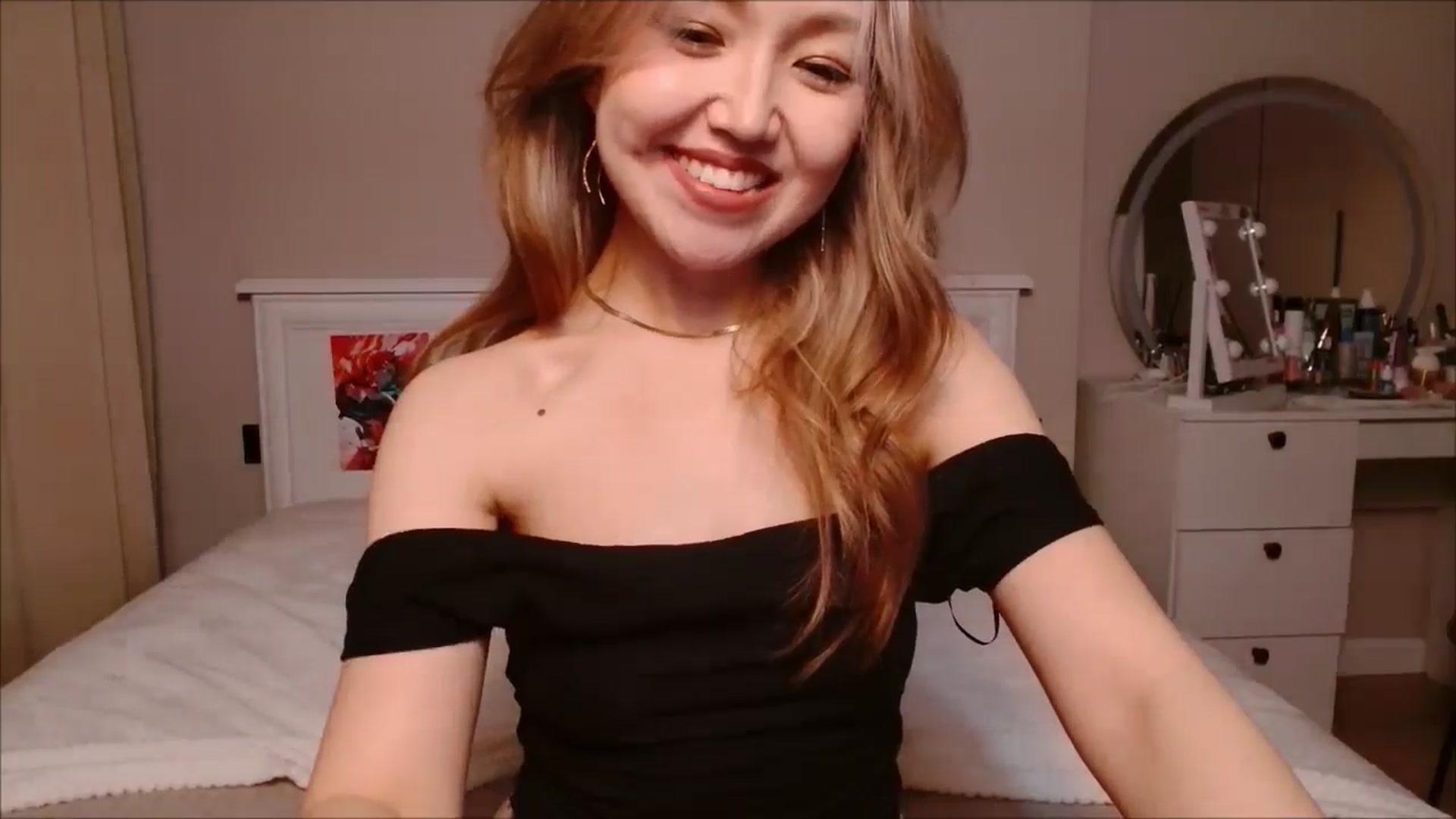 Gallery image thumbnail from JennyVibe's myfreecams stream on, 06/18/2025, 07:17 image 8 of 20