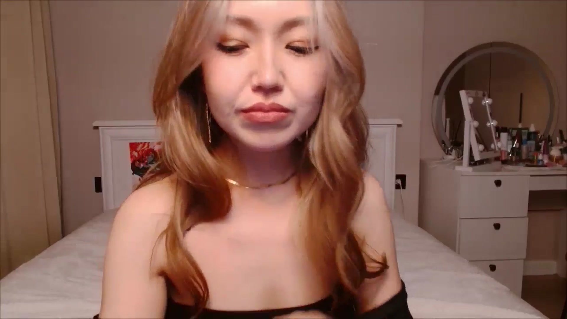 Gallery image thumbnail from JennyVibe's myfreecams stream on, 06/18/2025, 07:17 image 16 of 20