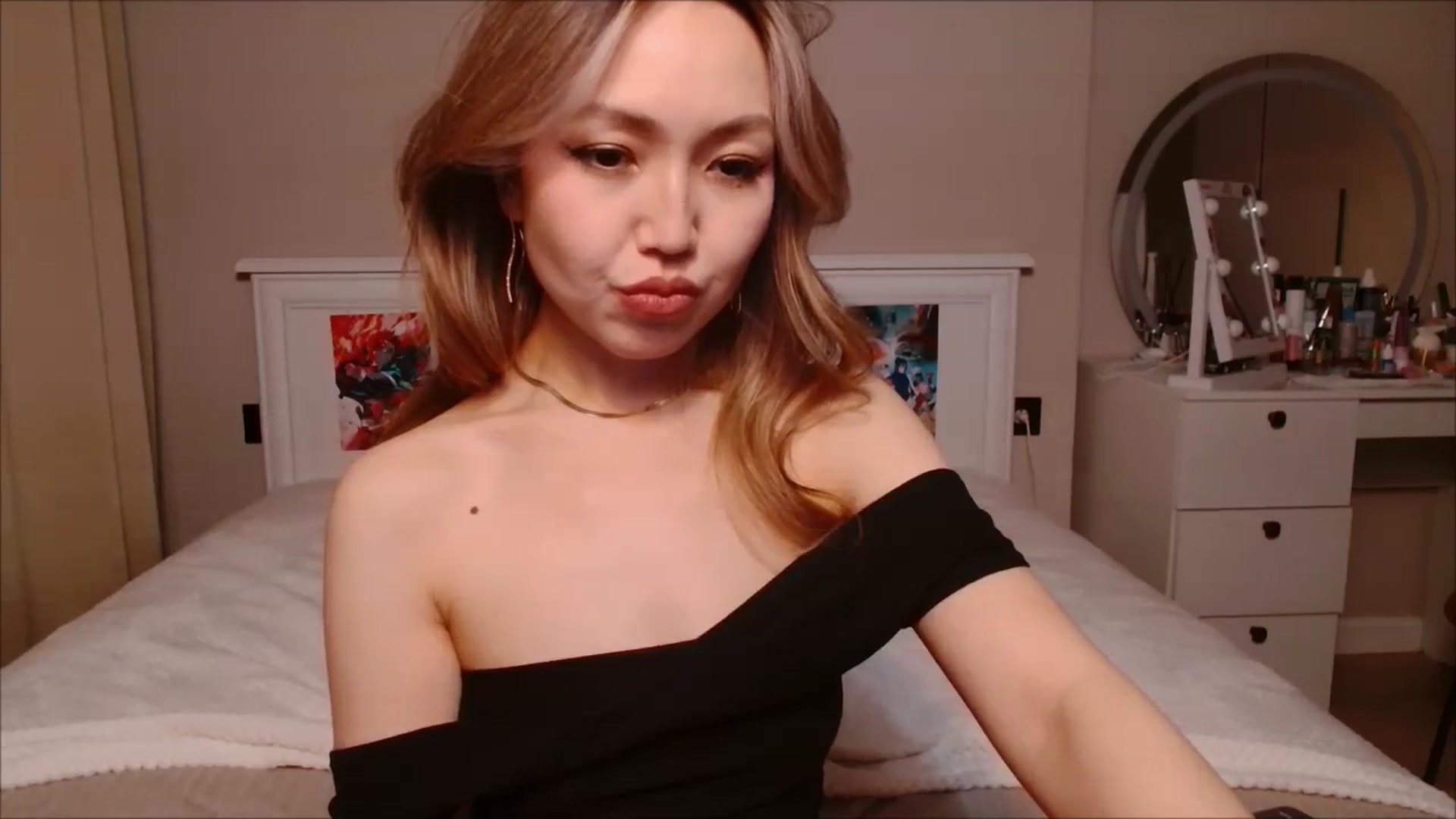 Gallery image thumbnail from JennyVibe's myfreecams stream on, 06/18/2025, 07:17 image 3 of 20