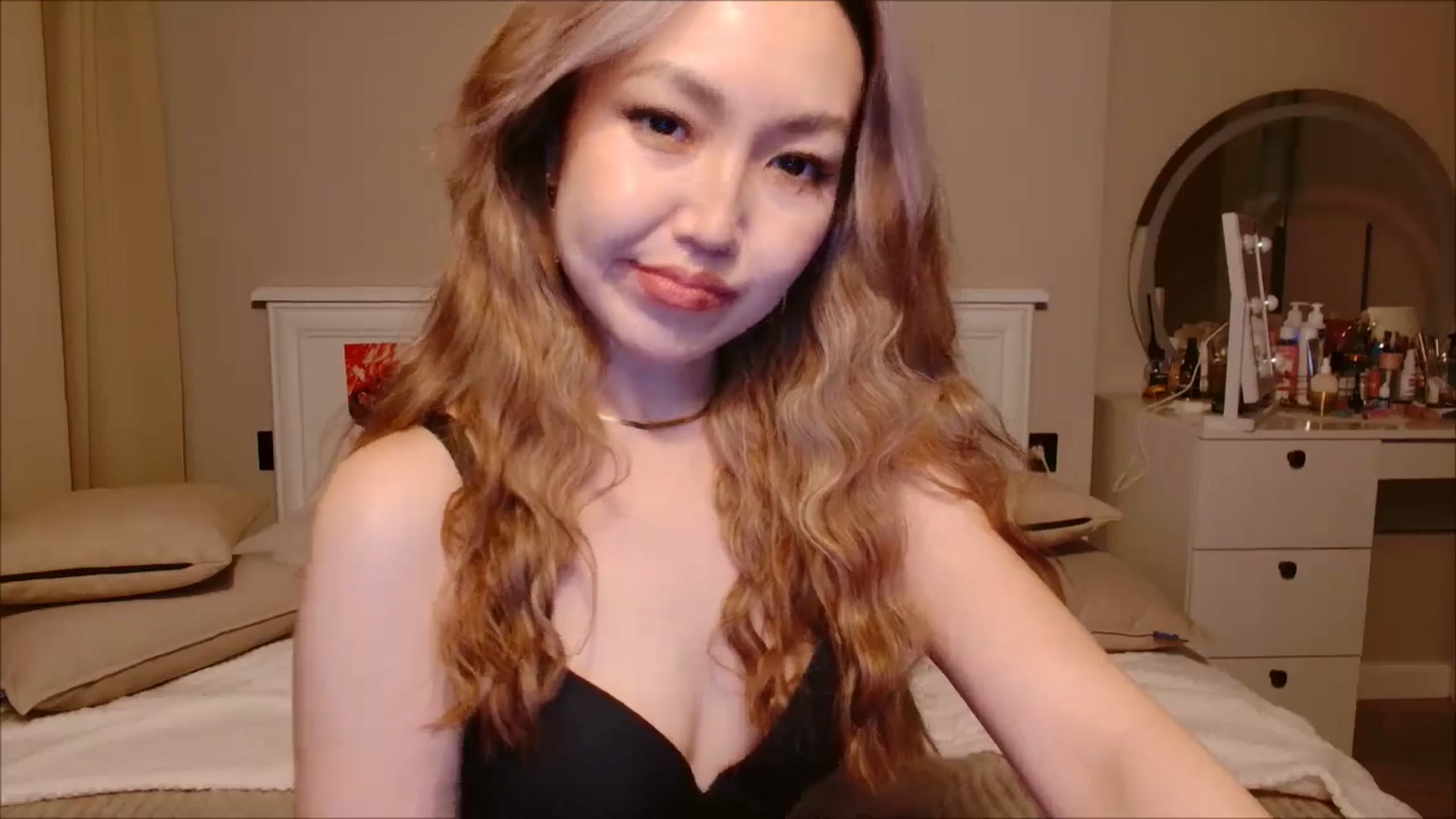 Gallery image thumbnail from JennyVibe's myfreecams stream on, 06/29/2025, 08:15 image 6 of 20