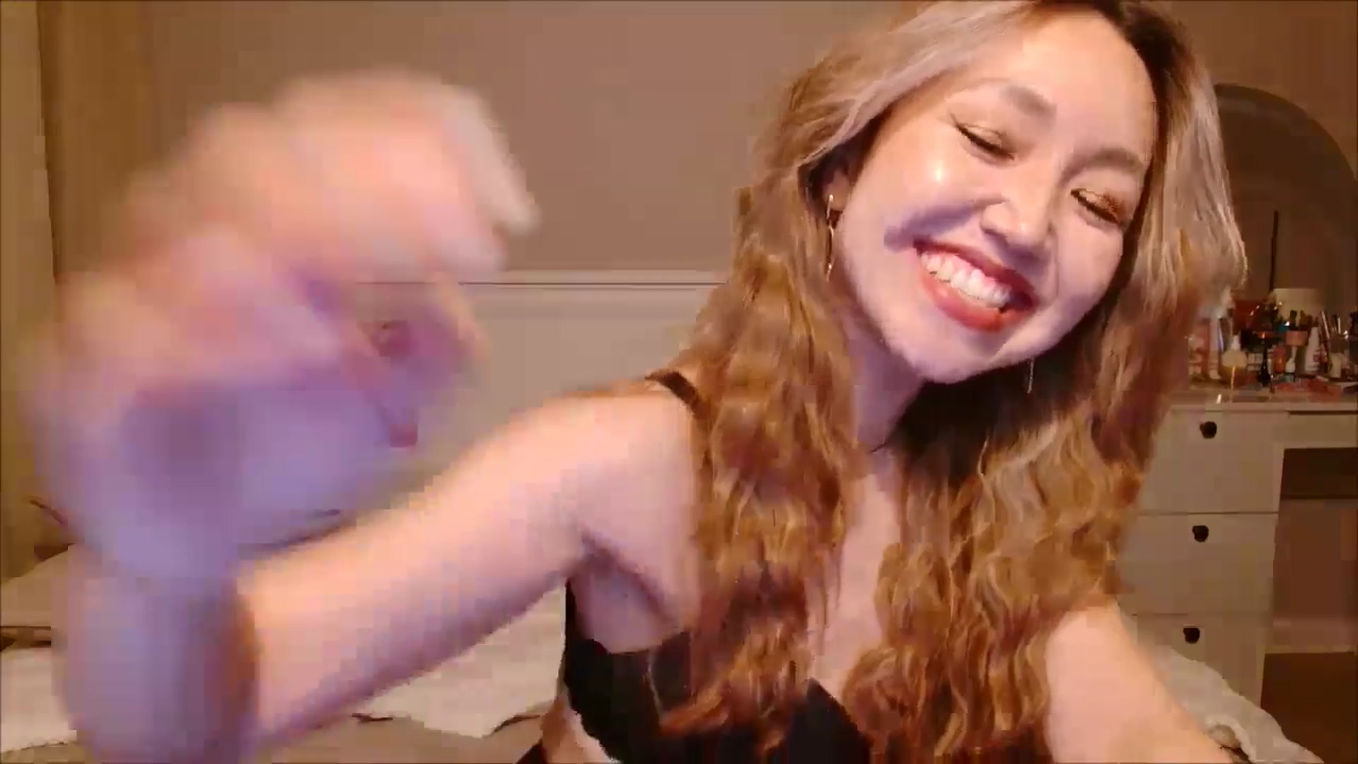 Gallery image thumbnail from JennyVibe's myfreecams stream on, 06/29/2025, 08:15 image 4 of 20