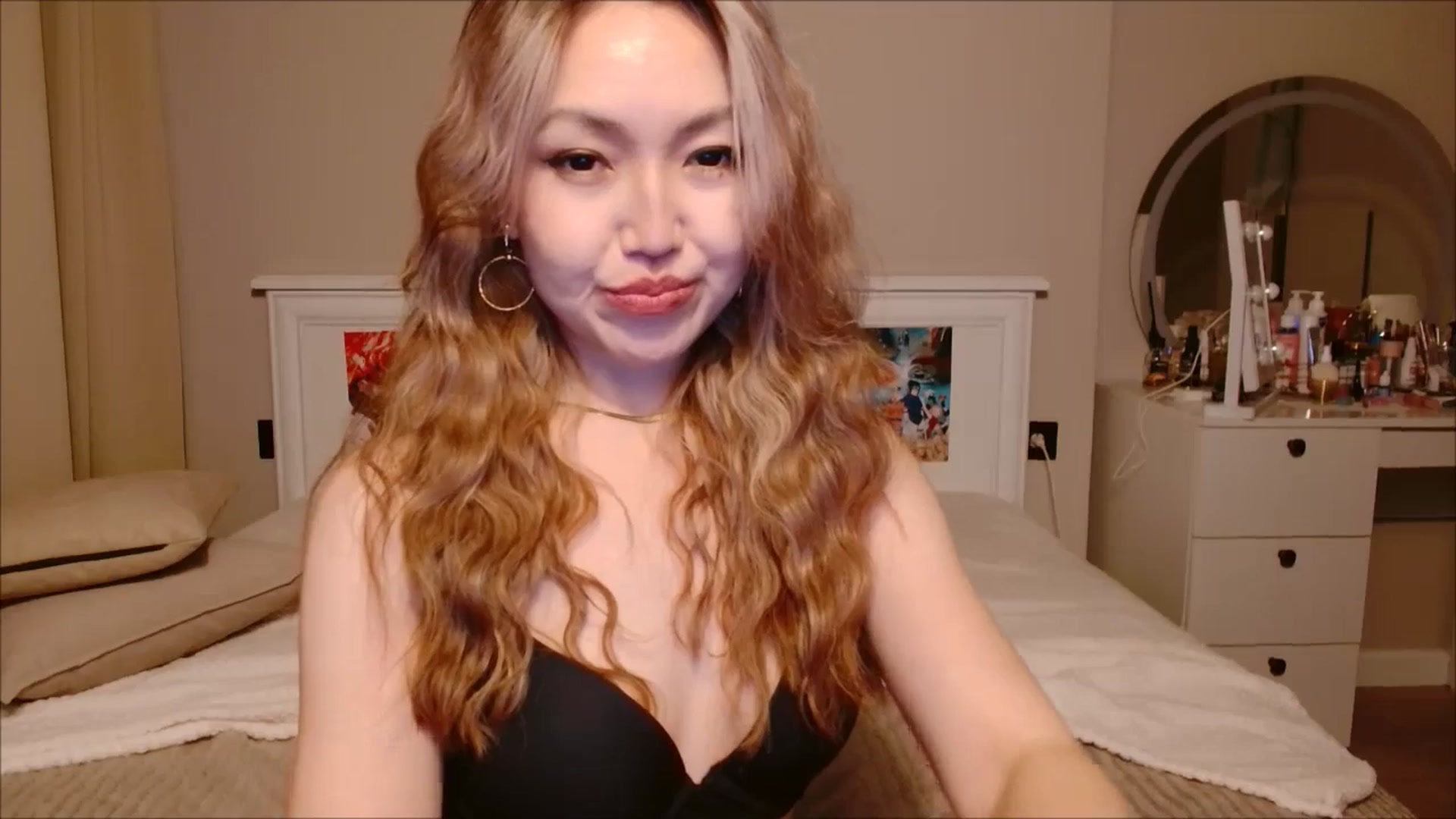 Gallery image thumbnail from JennyVibe's myfreecams stream on, 06/29/2025, 08:51 image 5 of 20