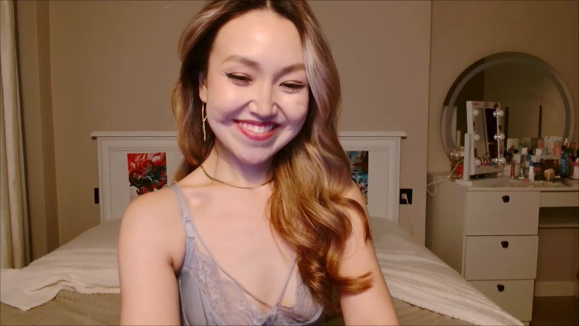 Gallery image thumbnail from JennyVibe's myfreecams stream on, 08/17/2025, 11:37 image 11 of 20