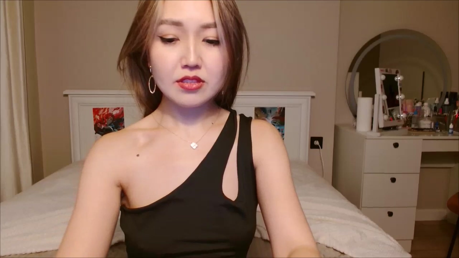 Gallery image thumbnail from JennyVibe's myfreecams stream on, 09/19/2025, 09:32 image 6 of 20