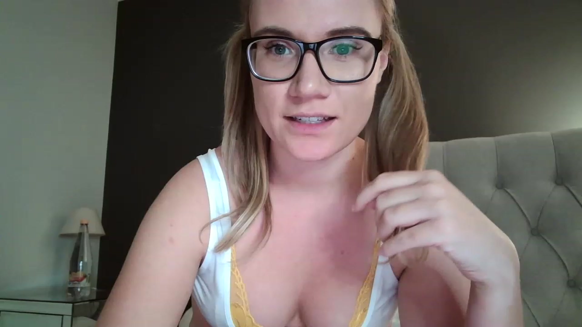 Gallery image thumbnail from JennyWillson's myfreecams stream on, 01/29/2023, 17:29 image 16 of 20