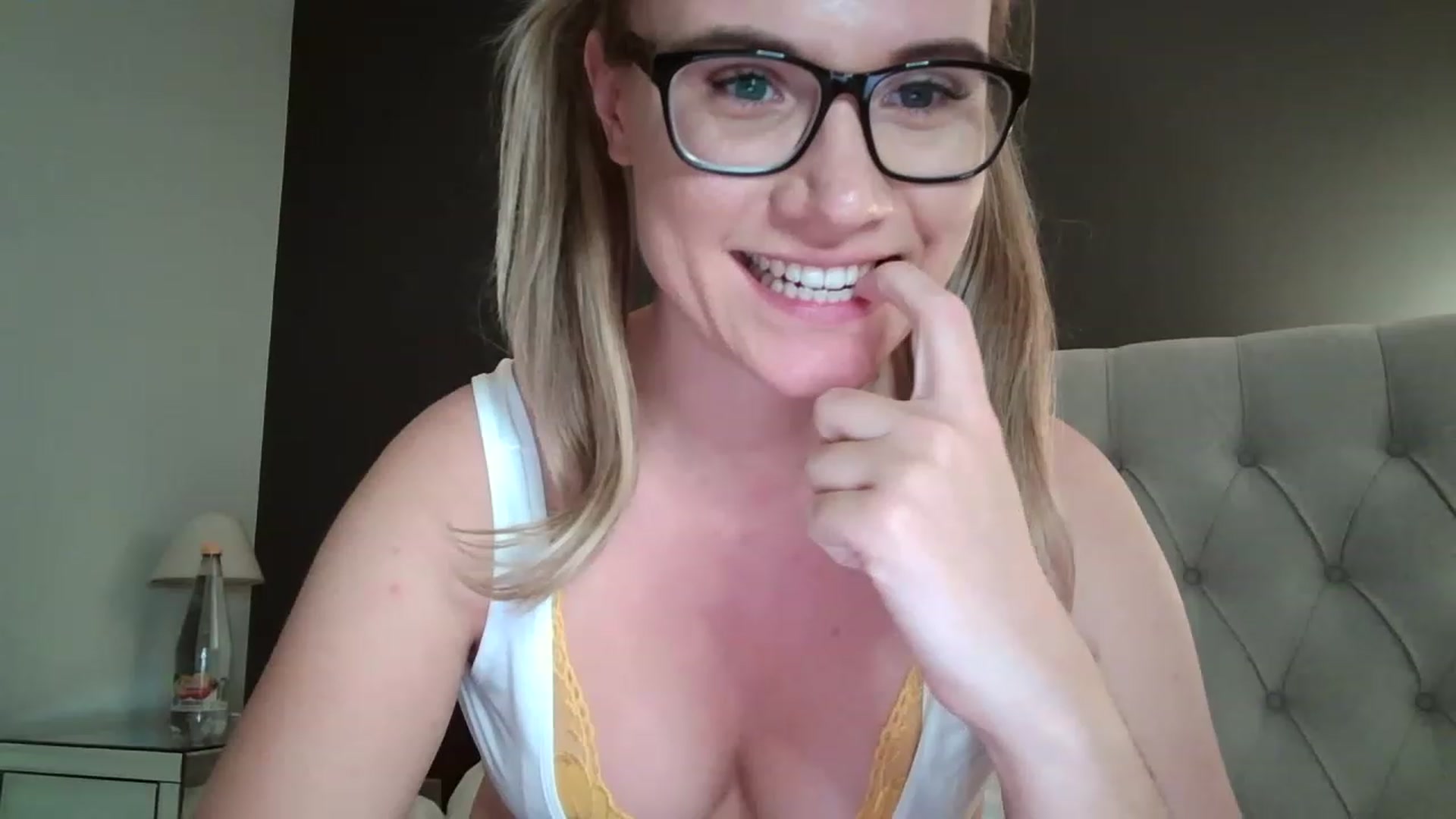 Gallery image thumbnail from JennyWillson's myfreecams stream on, 01/29/2023, 17:29 image 14 of 20