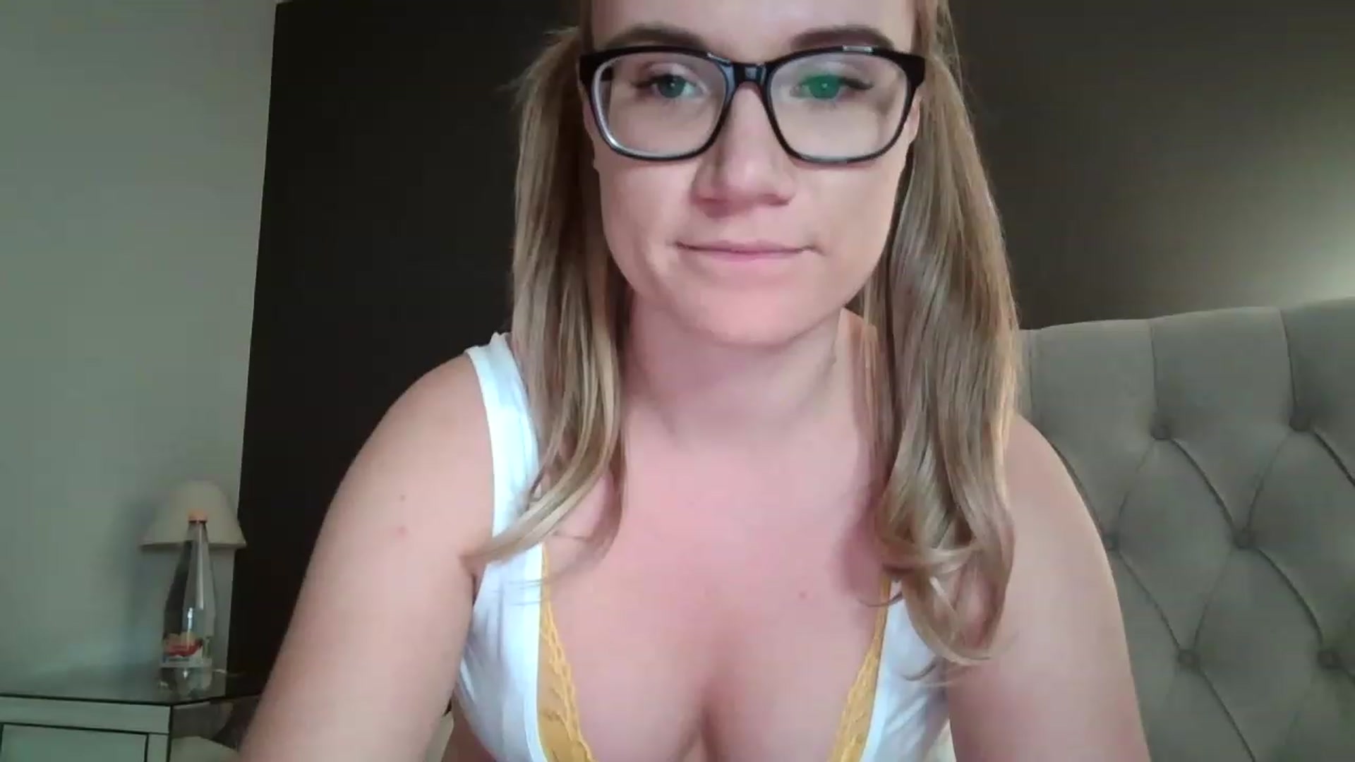 Gallery image thumbnail from JennyWillson's myfreecams stream on, 01/29/2023, 17:29 image 17 of 20