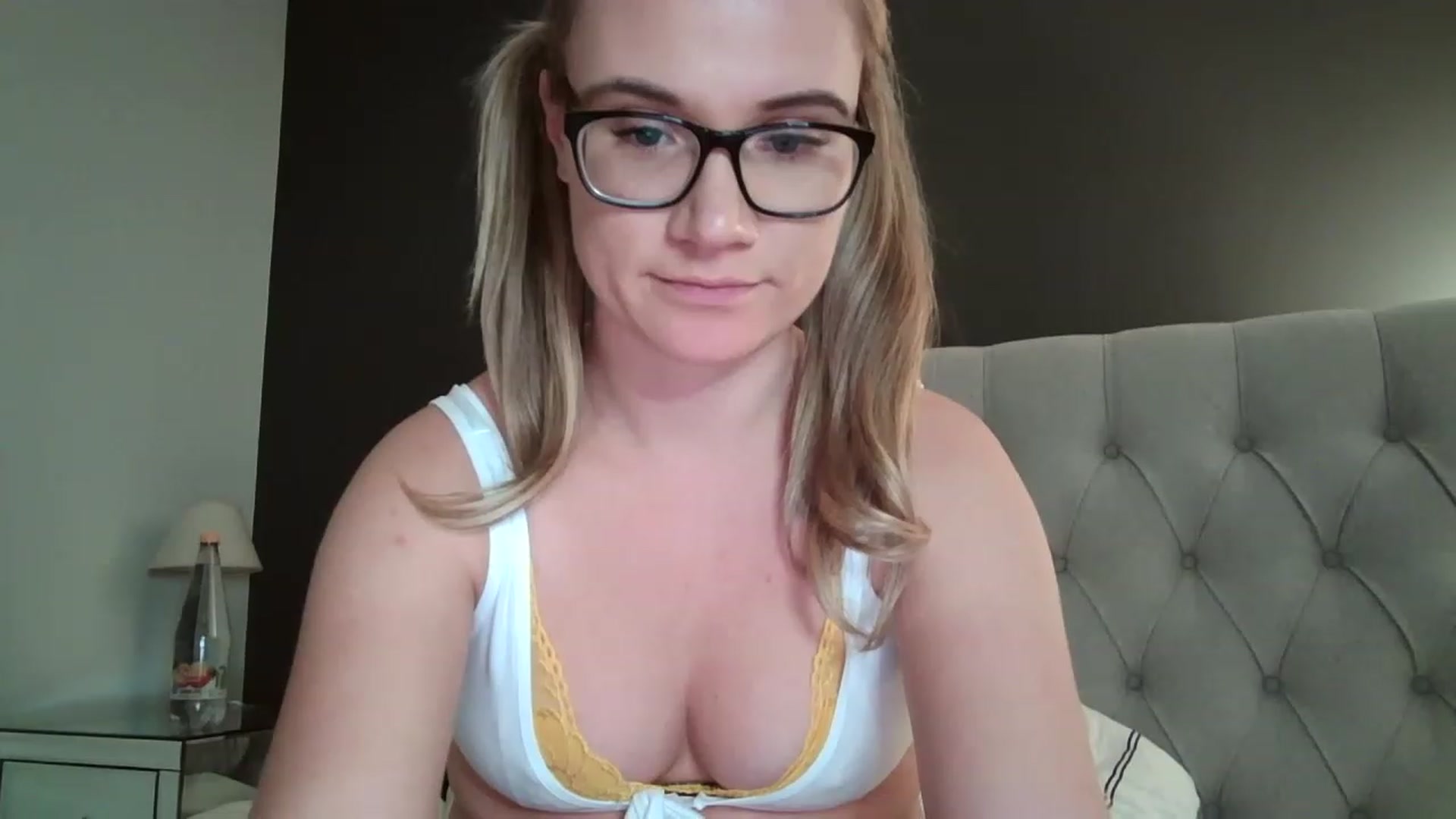 Gallery image thumbnail from JennyWillson's myfreecams stream on, 01/29/2023, 17:29 image 8 of 20