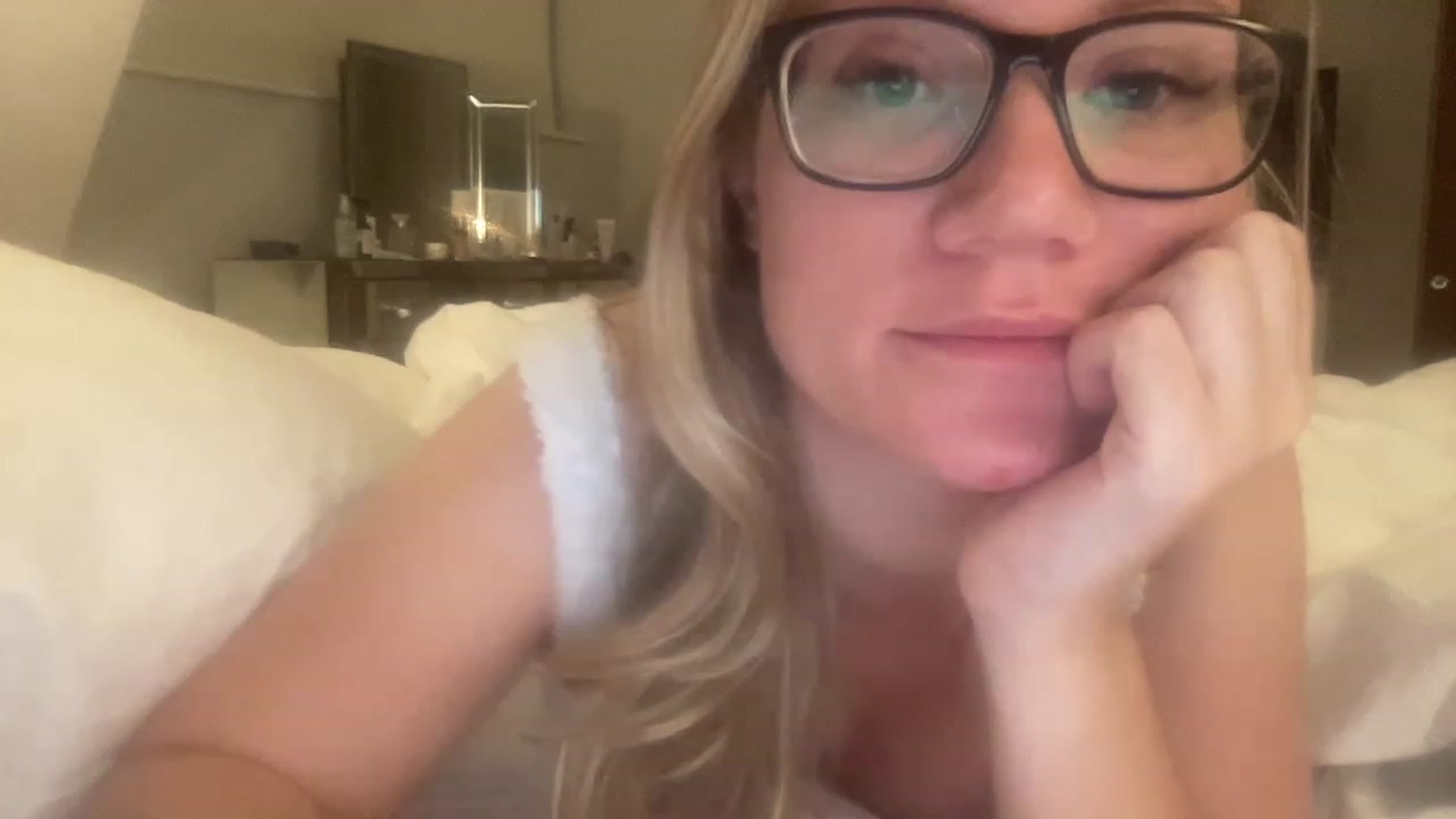 Gallery image thumbnail from JennyWillson's myfreecams stream on, 02/01/2023, 07:16 image 8 of 20