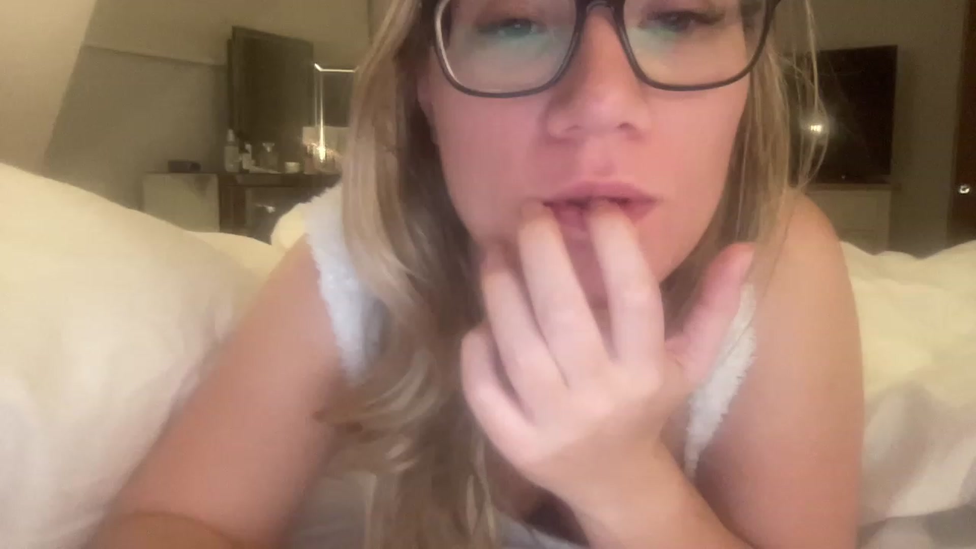 Gallery image thumbnail from JennyWillson's myfreecams stream on, 02/01/2023, 07:16 image 7 of 20