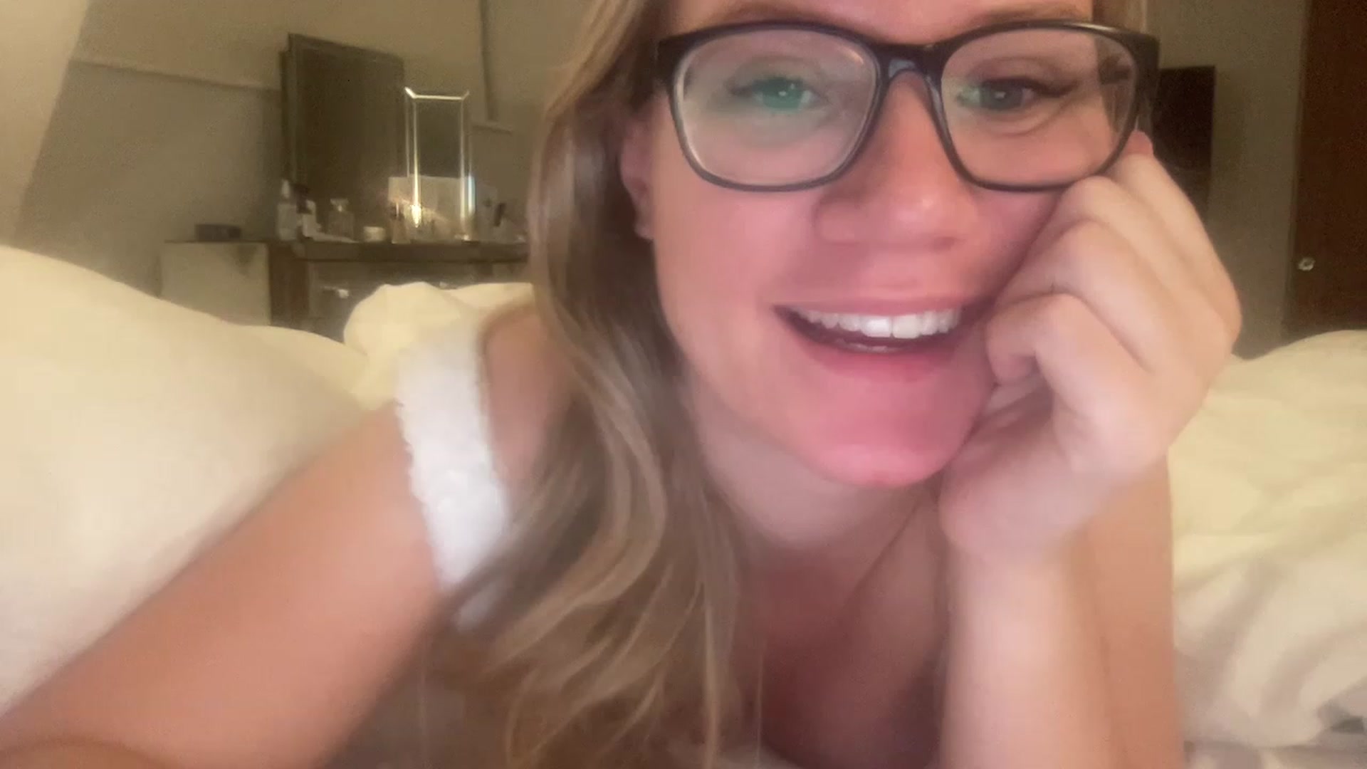 Gallery image thumbnail from JennyWillson's myfreecams stream on, 02/01/2023, 07:16 image 1 of 20