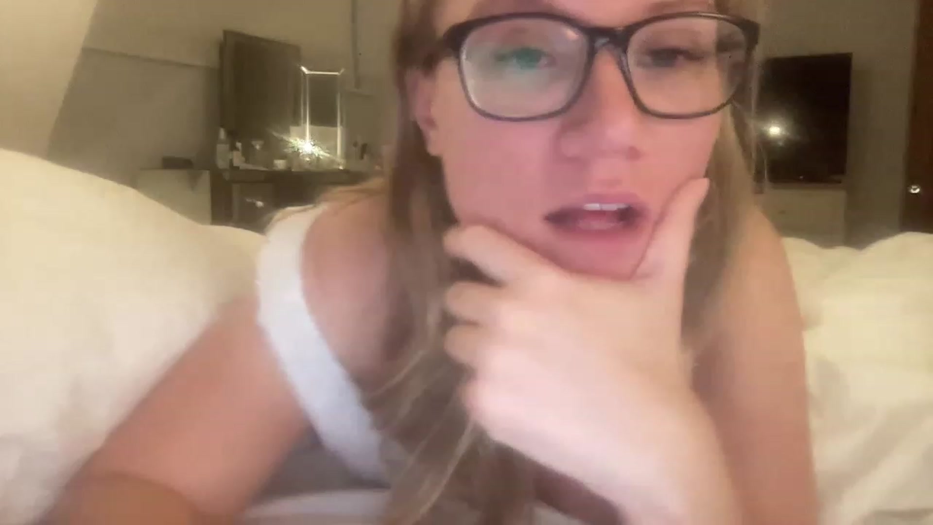 Gallery image thumbnail from JennyWillson's myfreecams stream on, 02/01/2023, 07:16 image 17 of 20