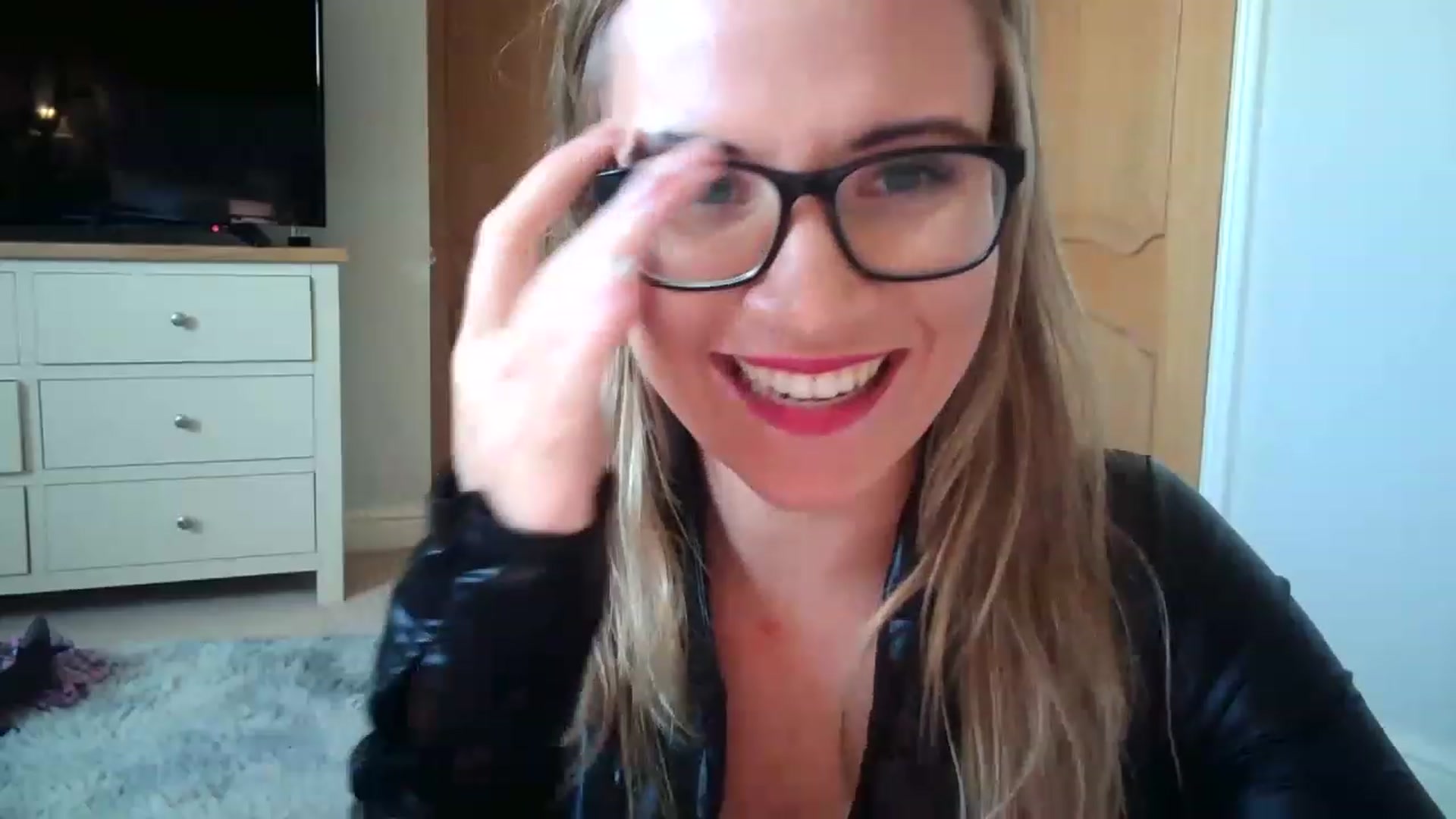 Gallery image thumbnail from JennyWillson's myfreecams stream on, 02/06/2023, 13:07 image 15 of 20