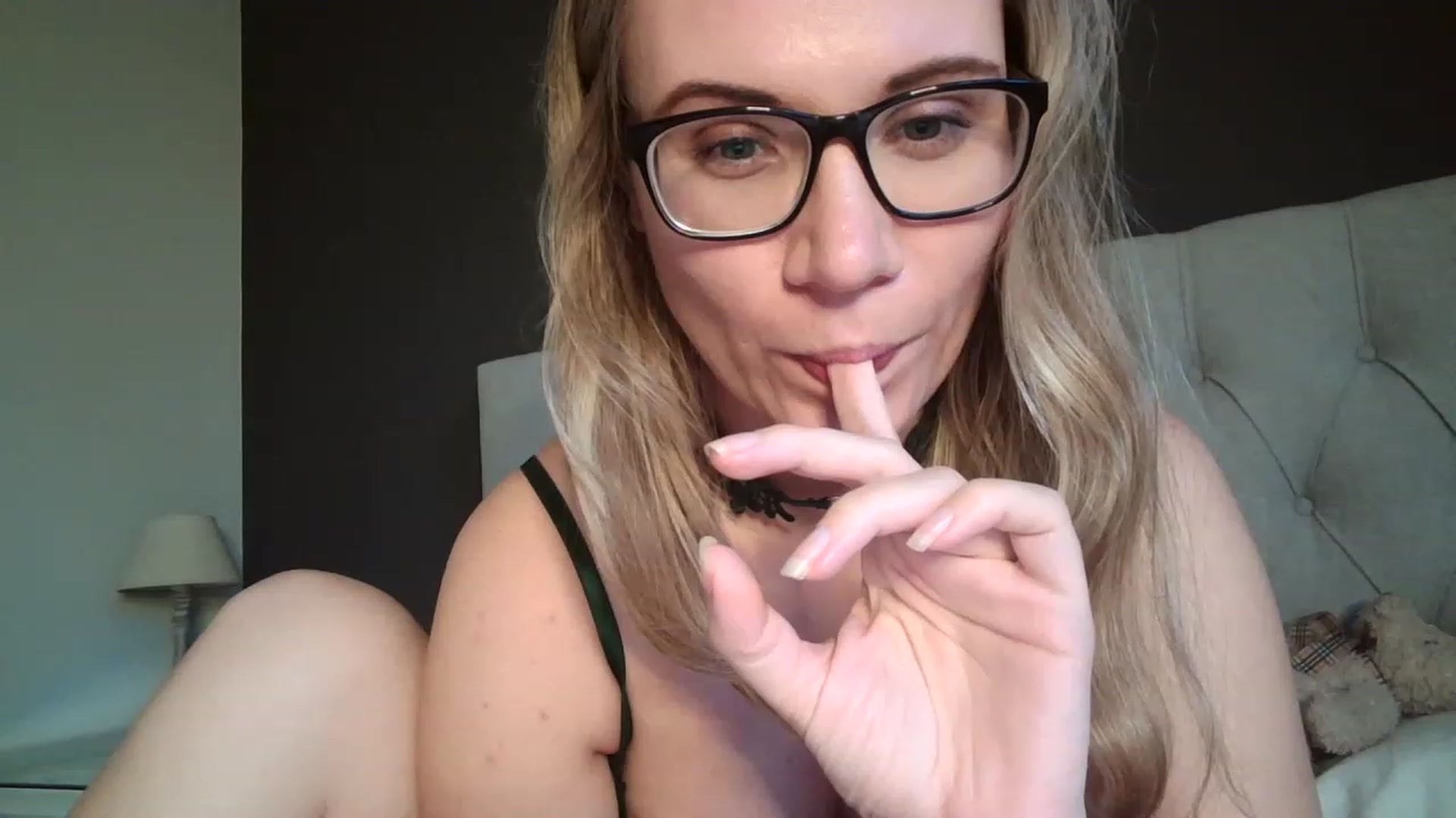 Gallery image thumbnail from JennyWillson's myfreecams stream on, 03/17/2023, 18:03 image 12 of 20