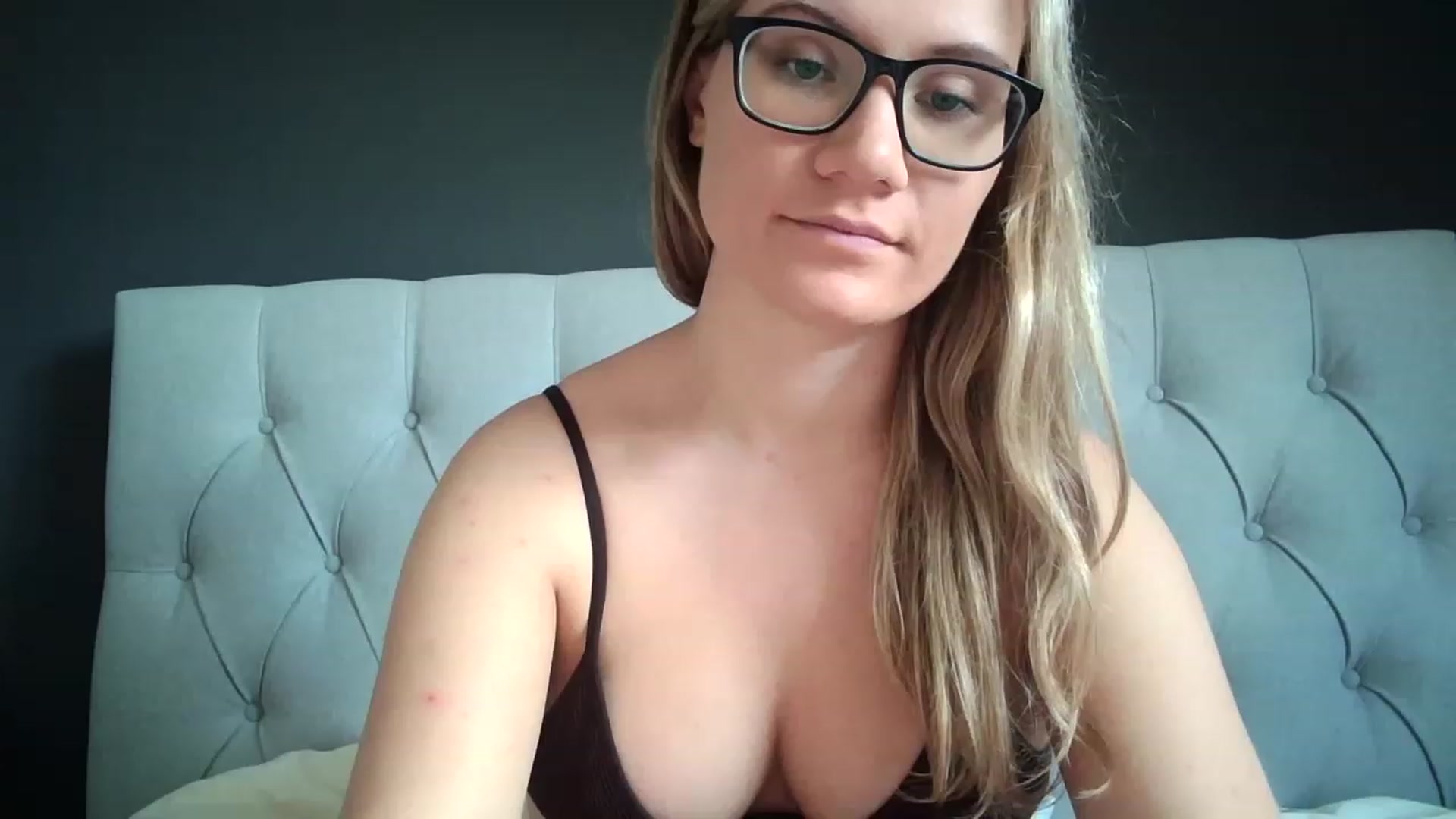Gallery image thumbnail from JennyWillson's myfreecams stream on, 03/27/2023, 12:21 image 14 of 20