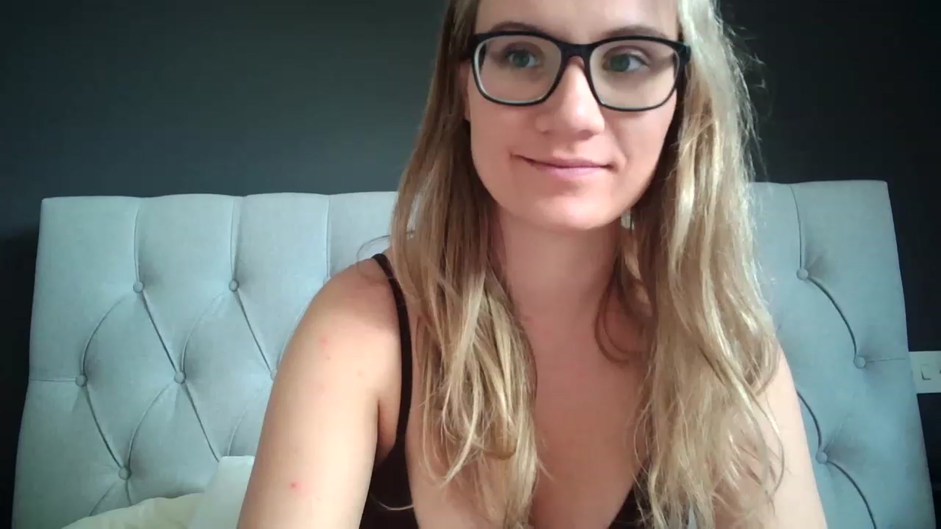 Gallery image thumbnail from JennyWillson's myfreecams stream on, 03/27/2023, 12:21 image 18 of 20