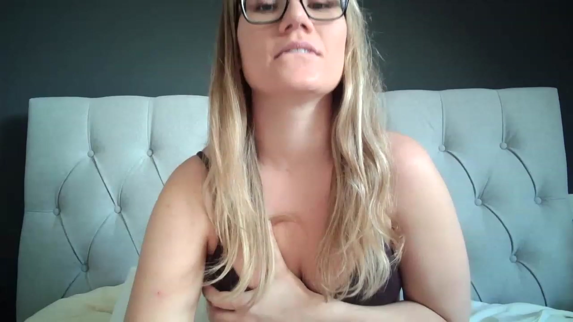 Gallery image thumbnail from JennyWillson's myfreecams stream on, 03/27/2023, 12:21 image 8 of 20