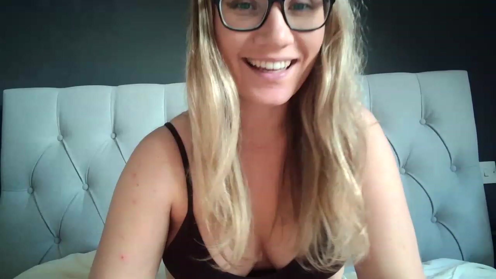 Gallery image thumbnail from JennyWillson's myfreecams stream on, 03/27/2023, 12:21 image 11 of 20