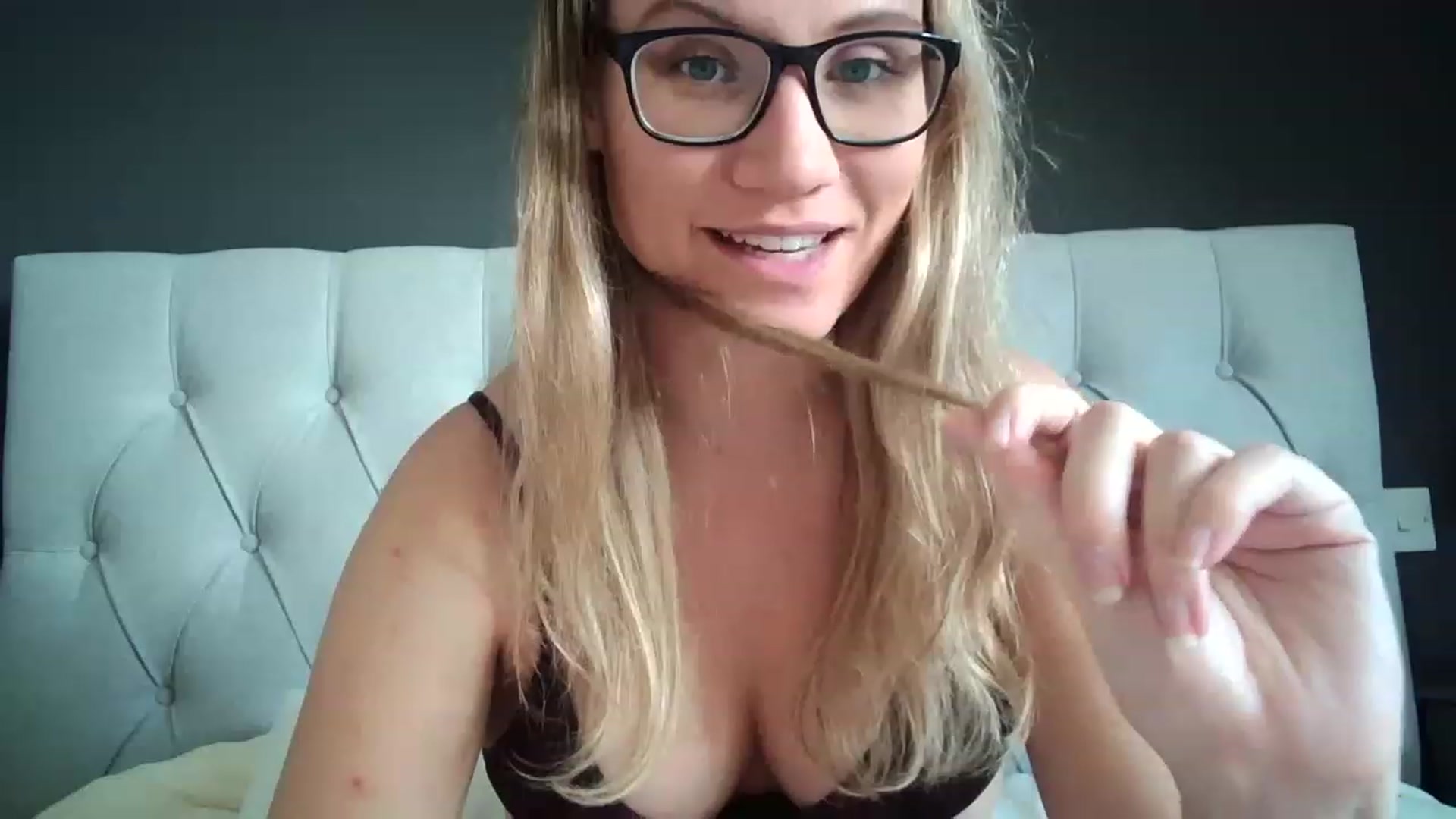 Gallery image thumbnail from JennyWillson's myfreecams stream on, 03/27/2023, 12:21 image 7 of 20