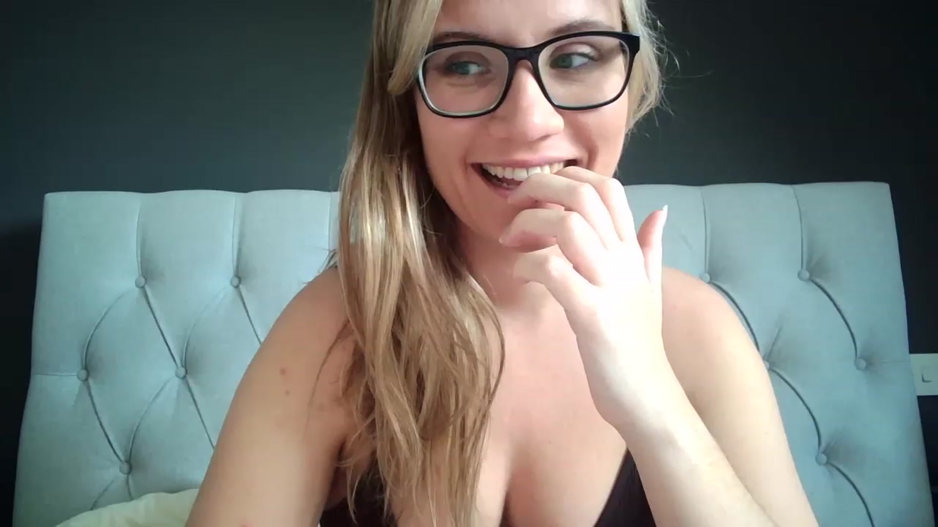 Gallery image thumbnail from JennyWillson's myfreecams stream on, 03/27/2023, 12:21 image 17 of 20