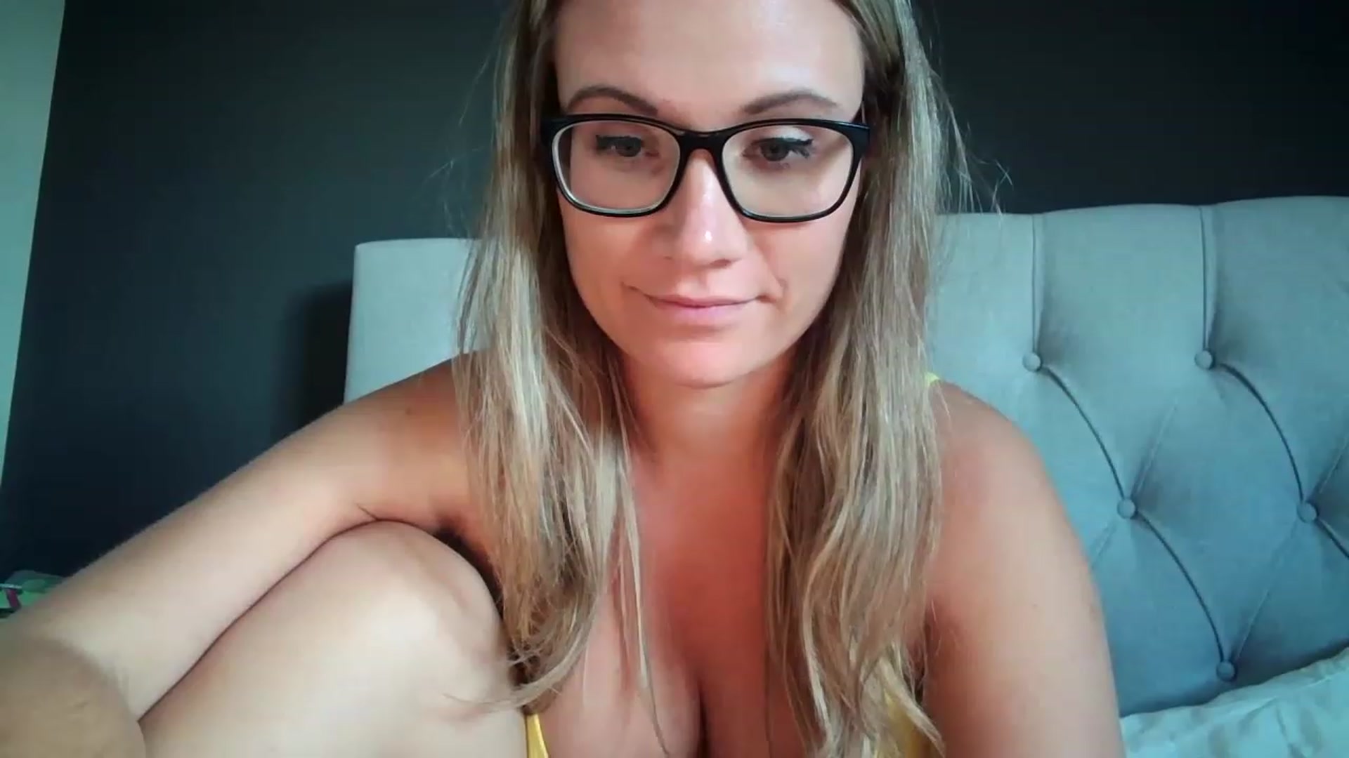 Gallery image thumbnail from JennyWillson's myfreecams stream on, 04/13/2023, 17:35 image 17 of 20