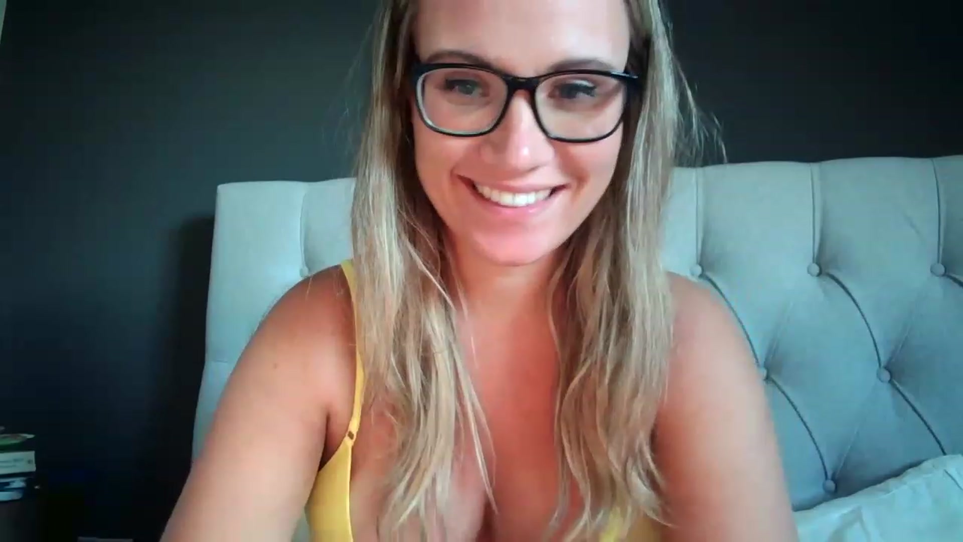 Gallery image thumbnail from JennyWillson's myfreecams stream on, 04/13/2023, 17:35 image 19 of 20