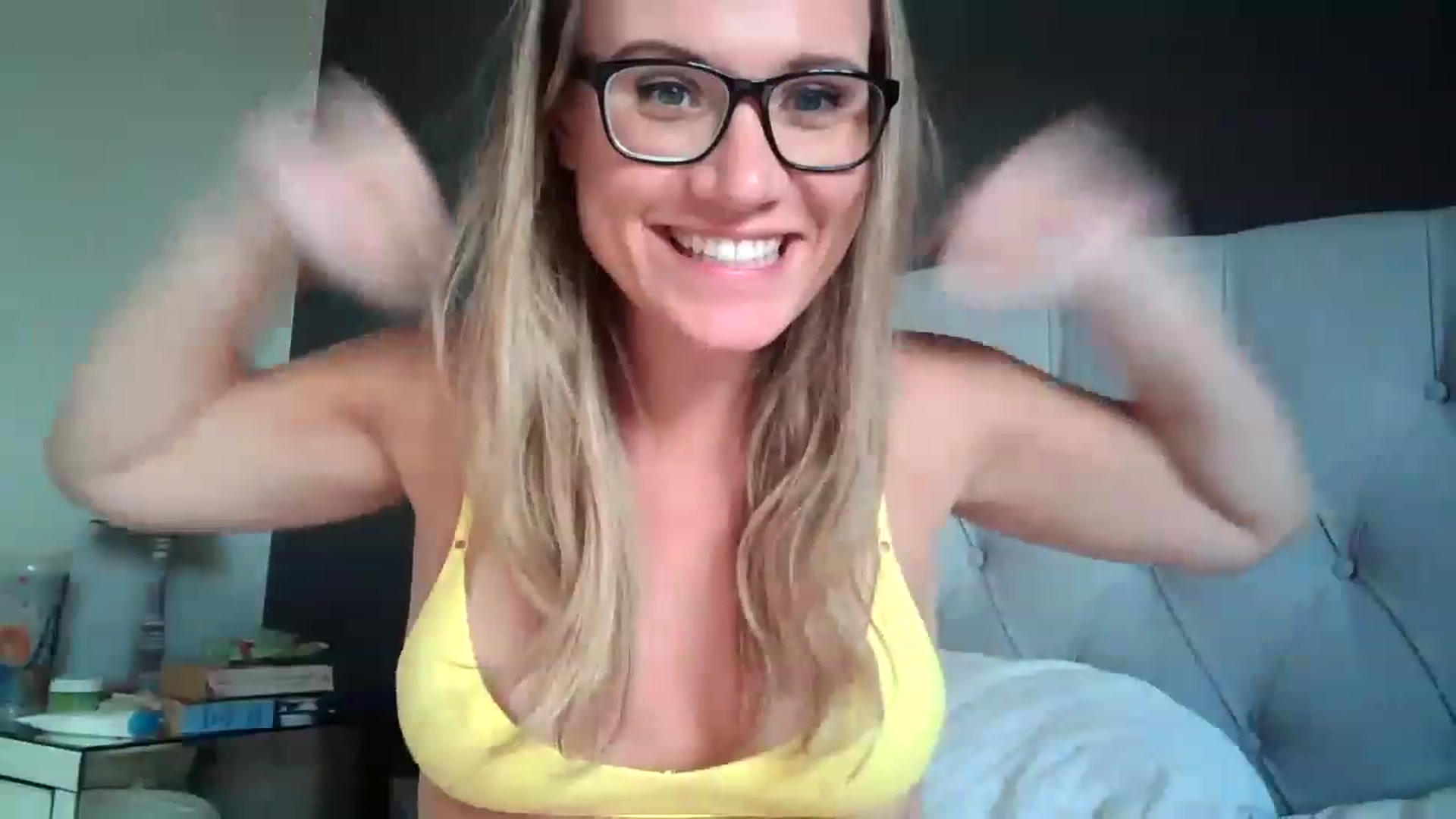 Gallery image thumbnail from JennyWillson's myfreecams stream on, 04/13/2023, 17:35 image 12 of 20