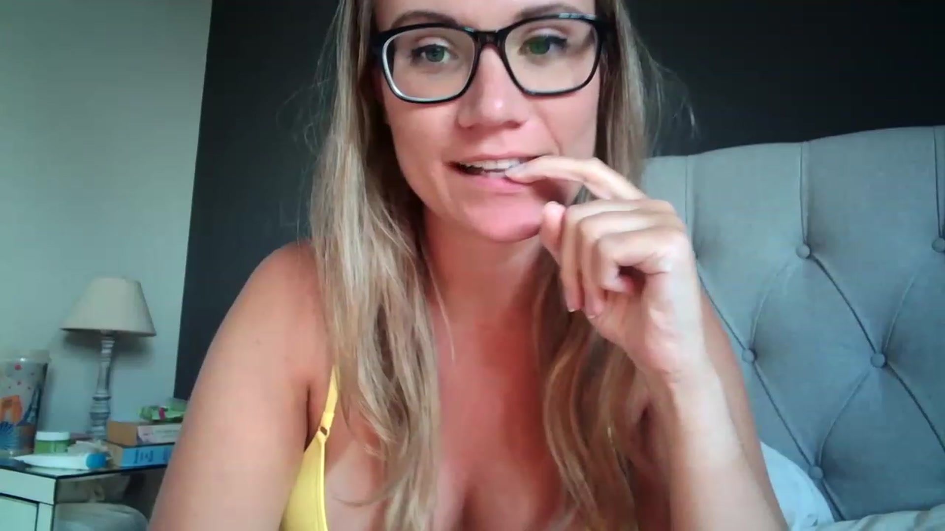Gallery image thumbnail from JennyWillson's myfreecams stream on, 04/13/2023, 17:35 image 14 of 20