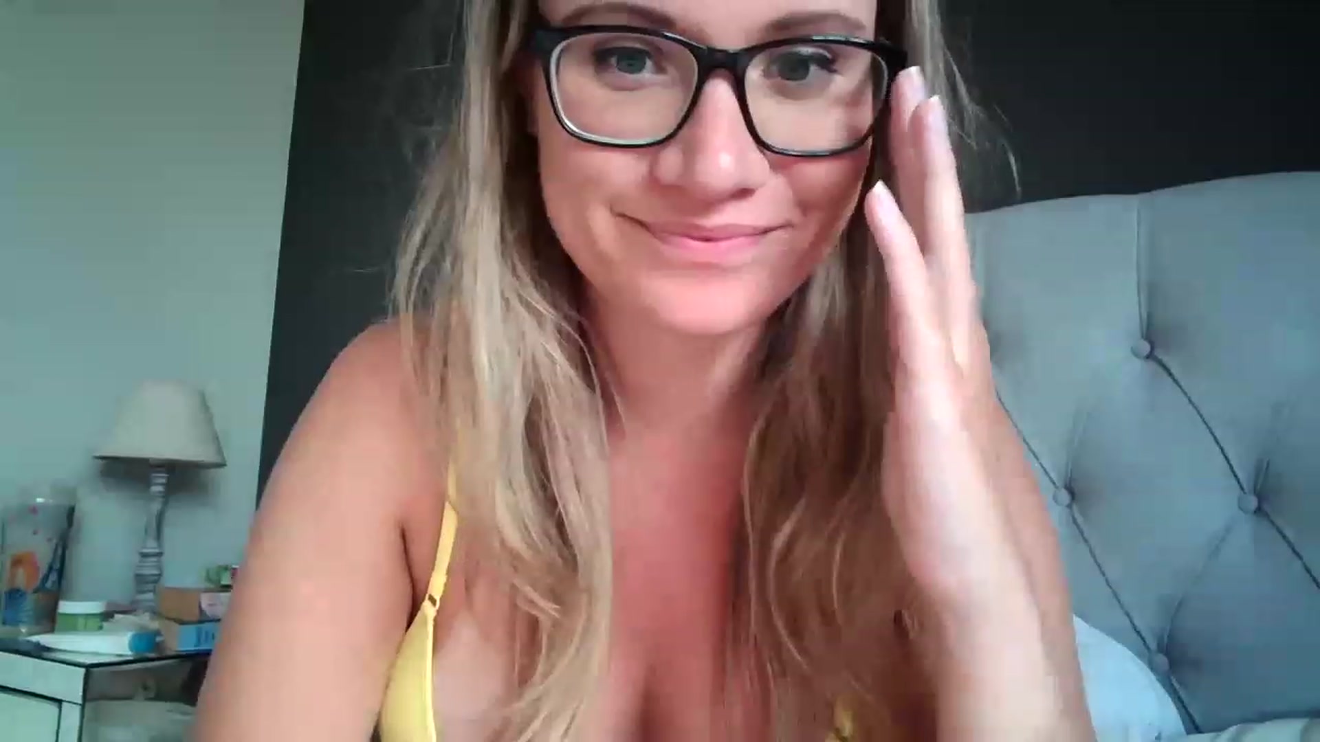 Gallery image thumbnail from JennyWillson's myfreecams stream on, 04/13/2023, 17:35 image 11 of 20