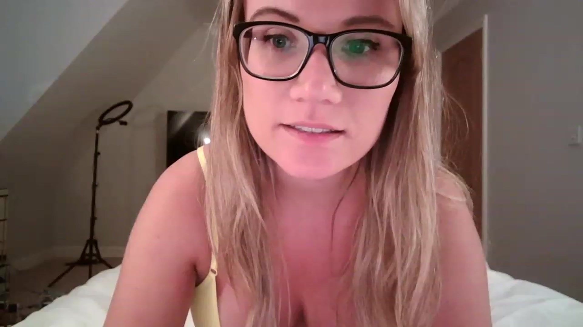 Gallery image thumbnail from JennyWillson's myfreecams stream on, 04/13/2023, 18:36 image 19 of 20