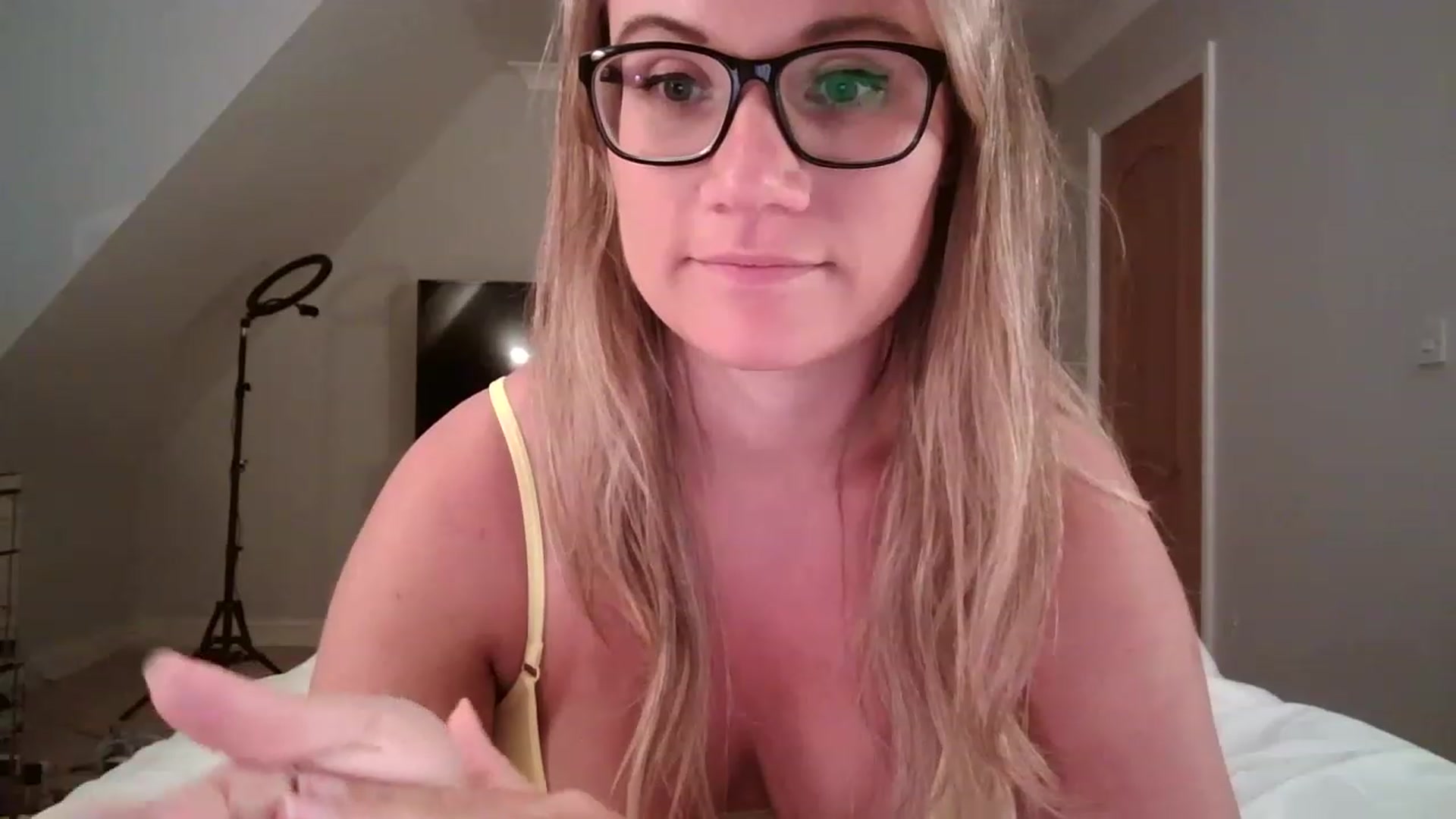 Gallery image thumbnail from JennyWillson's myfreecams stream on, 04/13/2023, 18:36 image 20 of 20