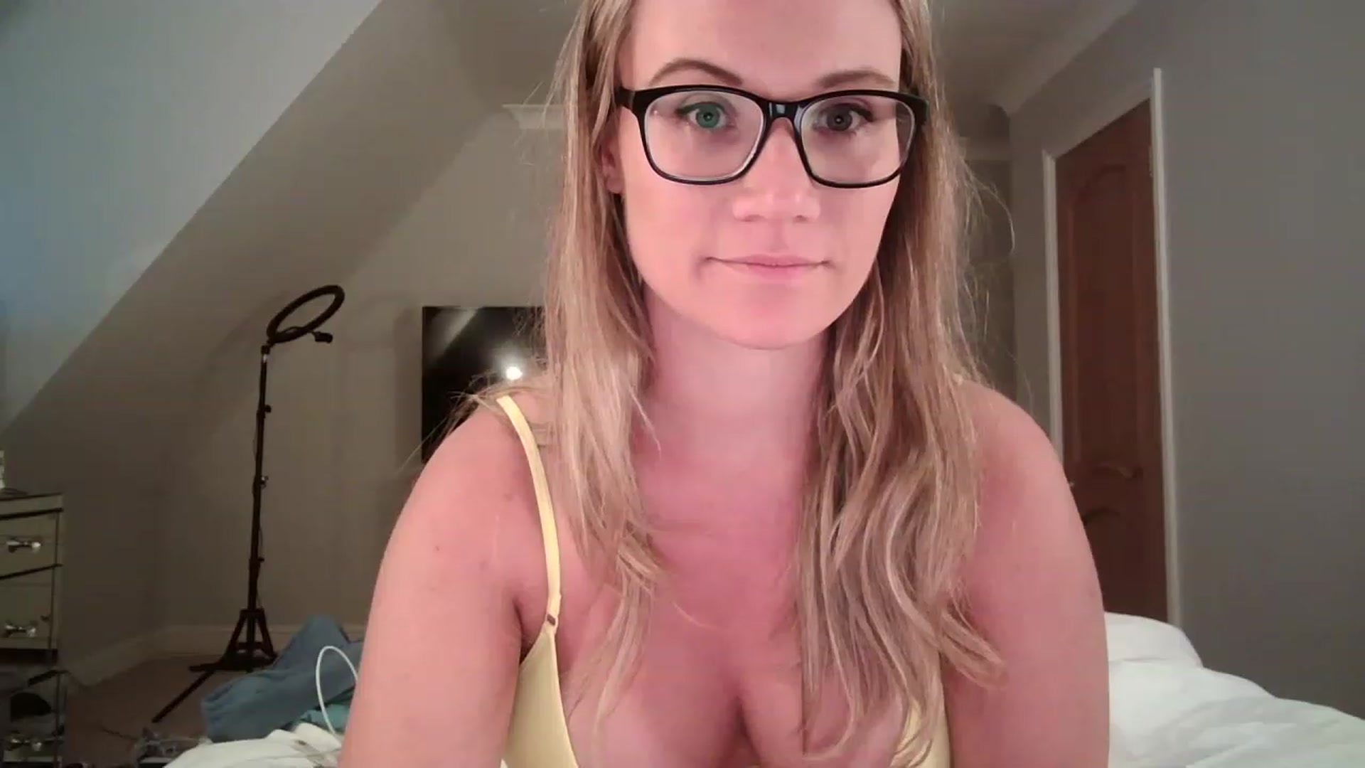 Gallery image thumbnail from JennyWillson's myfreecams stream on, 04/13/2023, 18:36 image 3 of 20