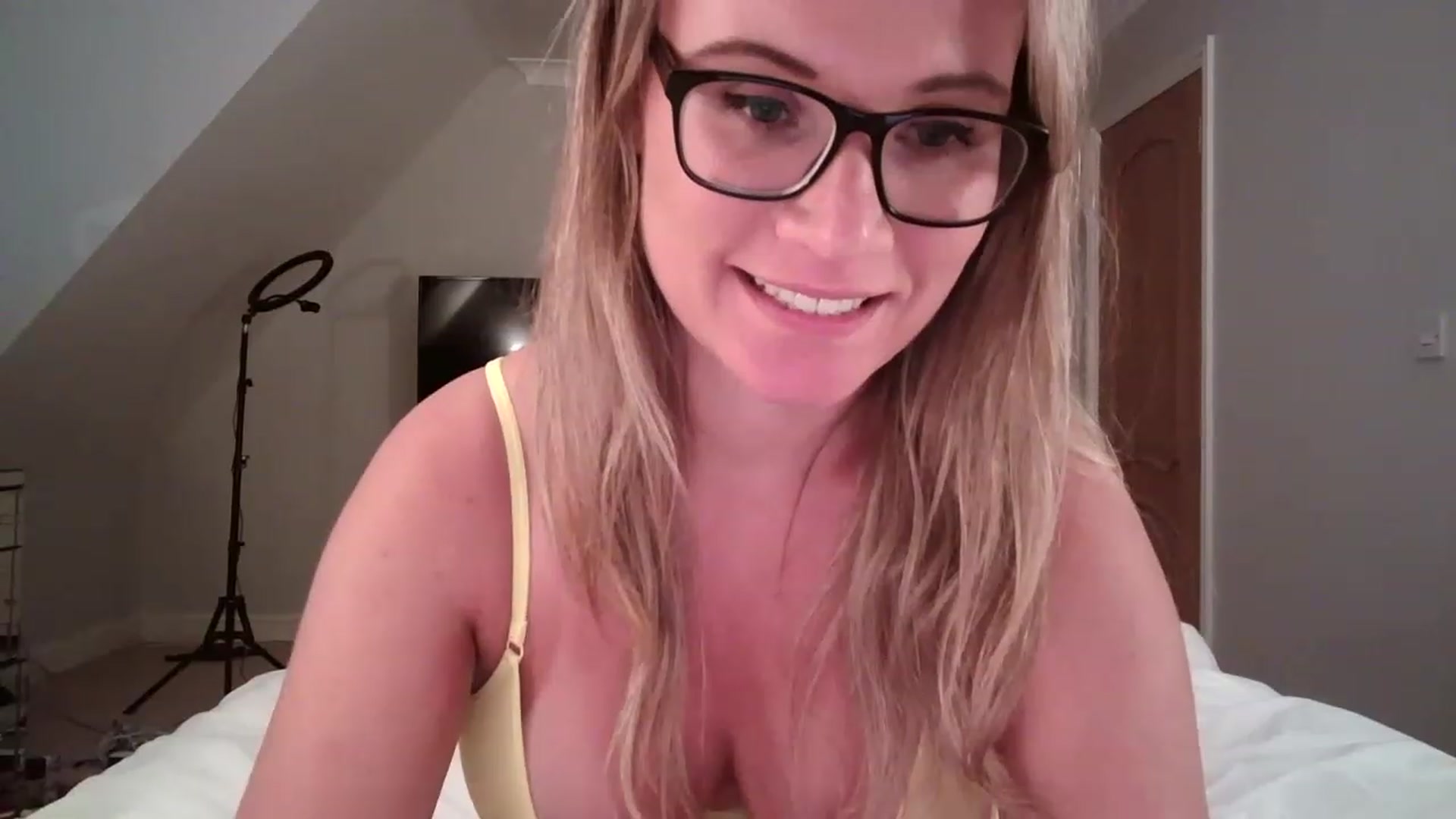Gallery image thumbnail from JennyWillson's myfreecams stream on, 04/13/2023, 18:36 image 18 of 20
