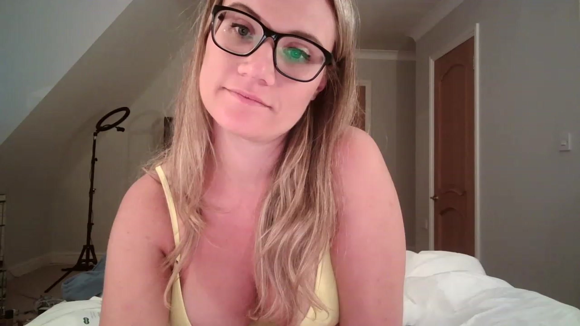 Gallery image thumbnail from JennyWillson's myfreecams stream on, 04/13/2023, 18:36 image 7 of 20