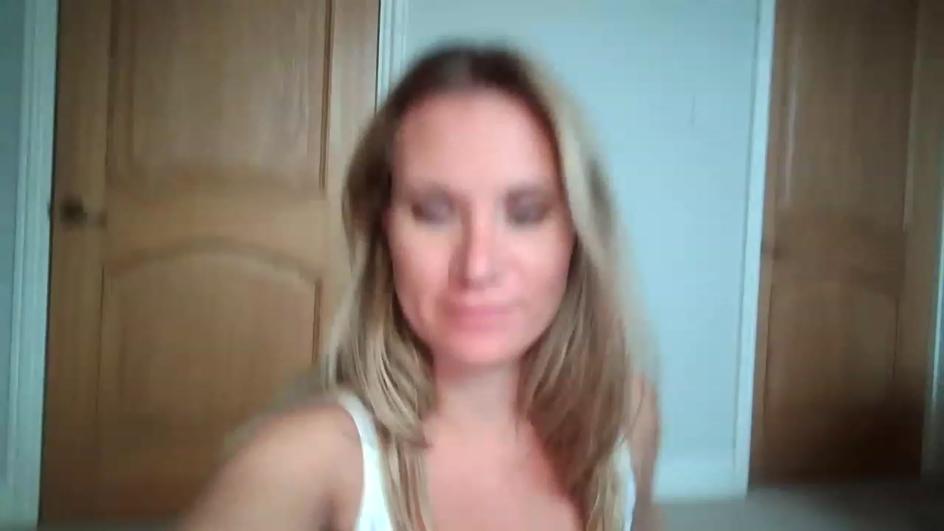 Gallery image thumbnail from JennyWillson's myfreecams stream on, 04/14/2023, 16:33 image 19 of 20