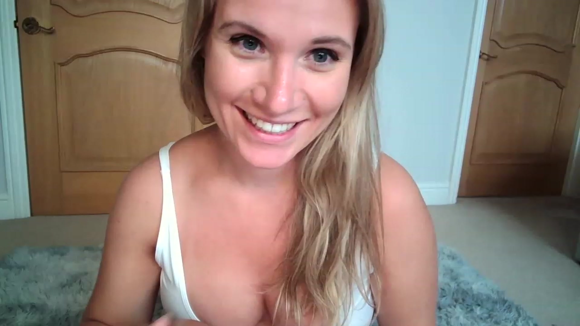Gallery image thumbnail from JennyWillson's myfreecams stream on, 04/14/2023, 16:33 image 9 of 20