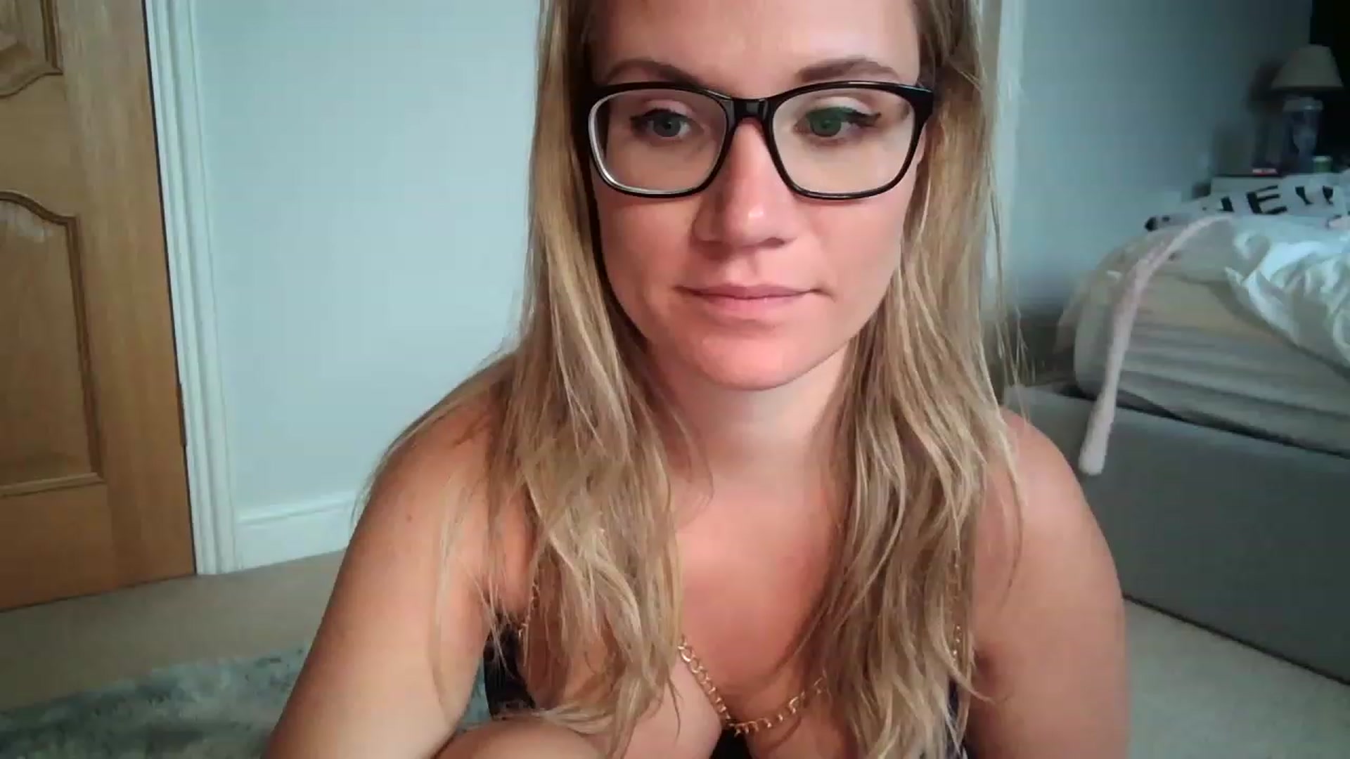 Gallery image thumbnail from JennyWillson's myfreecams stream on, 04/14/2023, 17:06 image 9 of 20