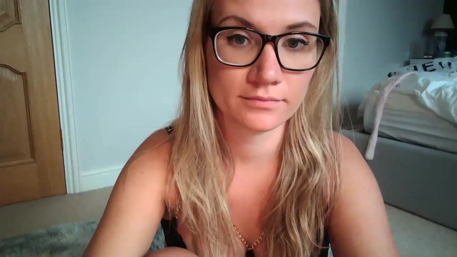 Gallery image thumbnail from JennyWillson's myfreecams stream on, 04/14/2023, 17:06 image 19 of 20