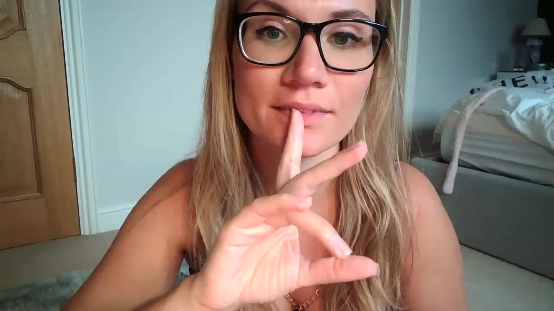 Gallery image thumbnail from JennyWillson's myfreecams stream on, 04/14/2023, 17:06 image 18 of 20