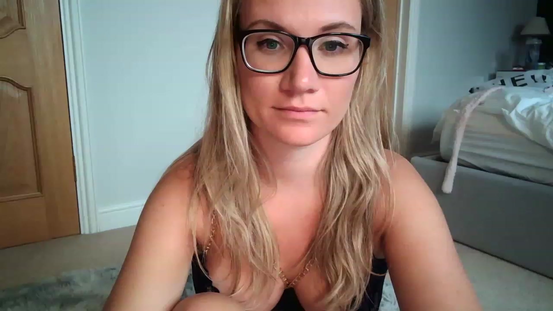 Gallery image thumbnail from JennyWillson's myfreecams stream on, 04/14/2023, 17:06 image 12 of 20