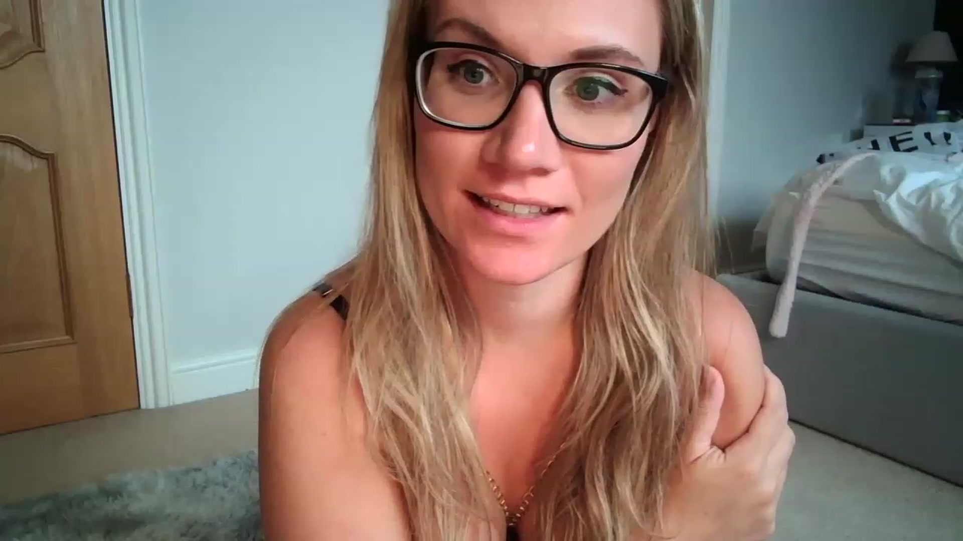 Gallery image thumbnail from JennyWillson's myfreecams stream on, 04/14/2023, 17:06 image 17 of 20