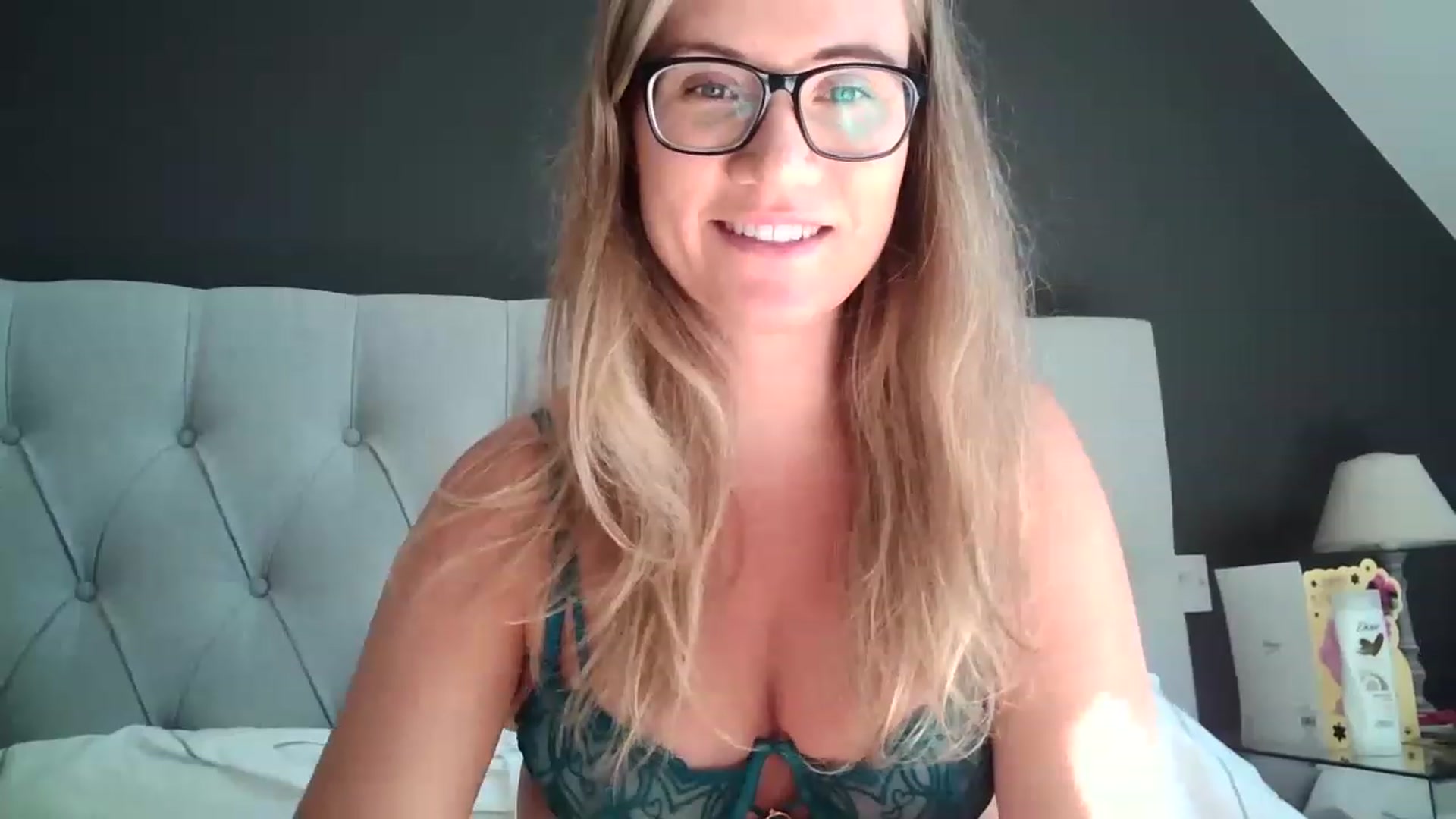 Gallery image thumbnail from JennyWillson's myfreecams stream on, 04/18/2023, 08:19 image 18 of 20