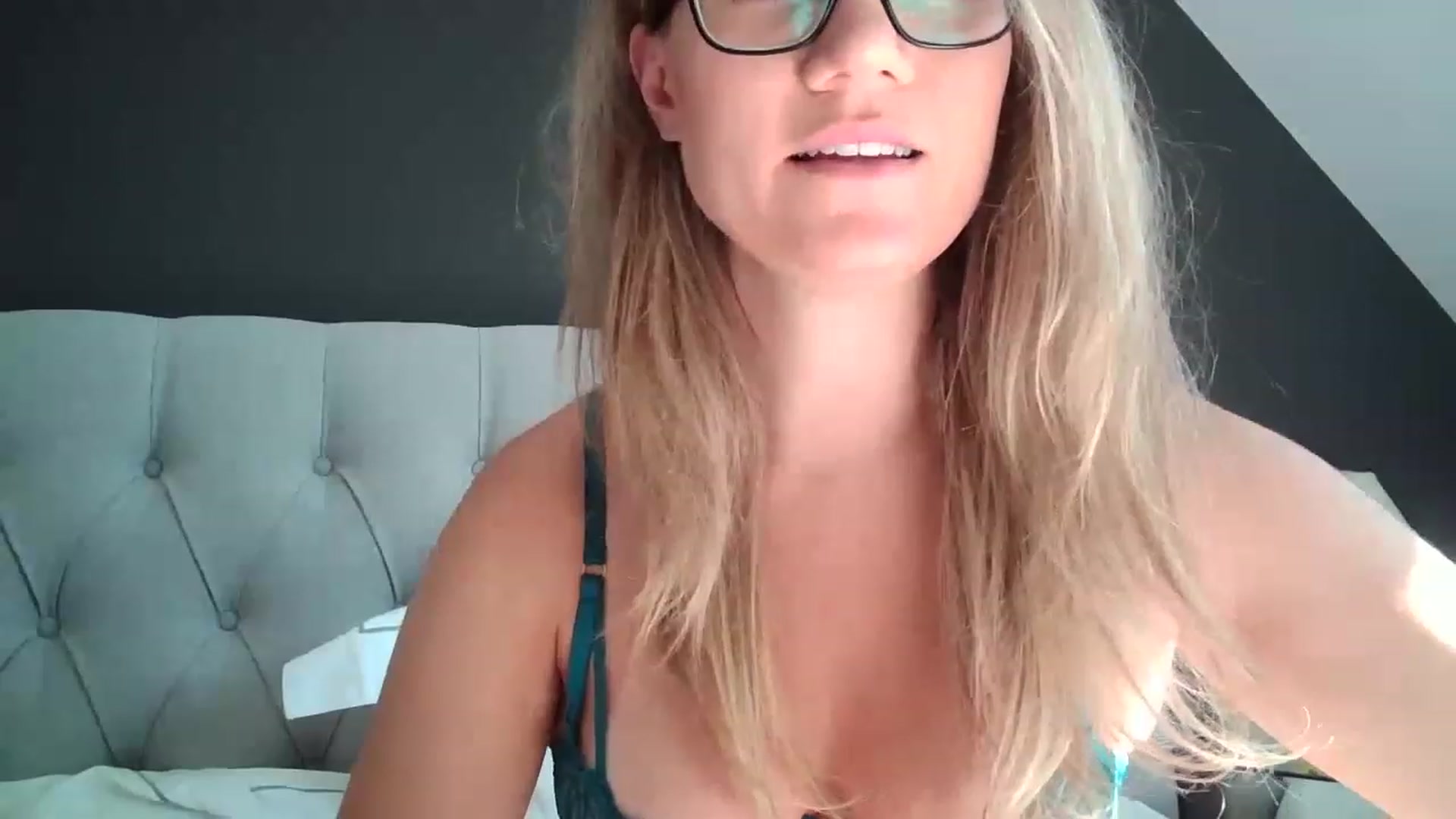 Gallery image thumbnail from JennyWillson's myfreecams stream on, 04/18/2023, 08:19 image 11 of 20