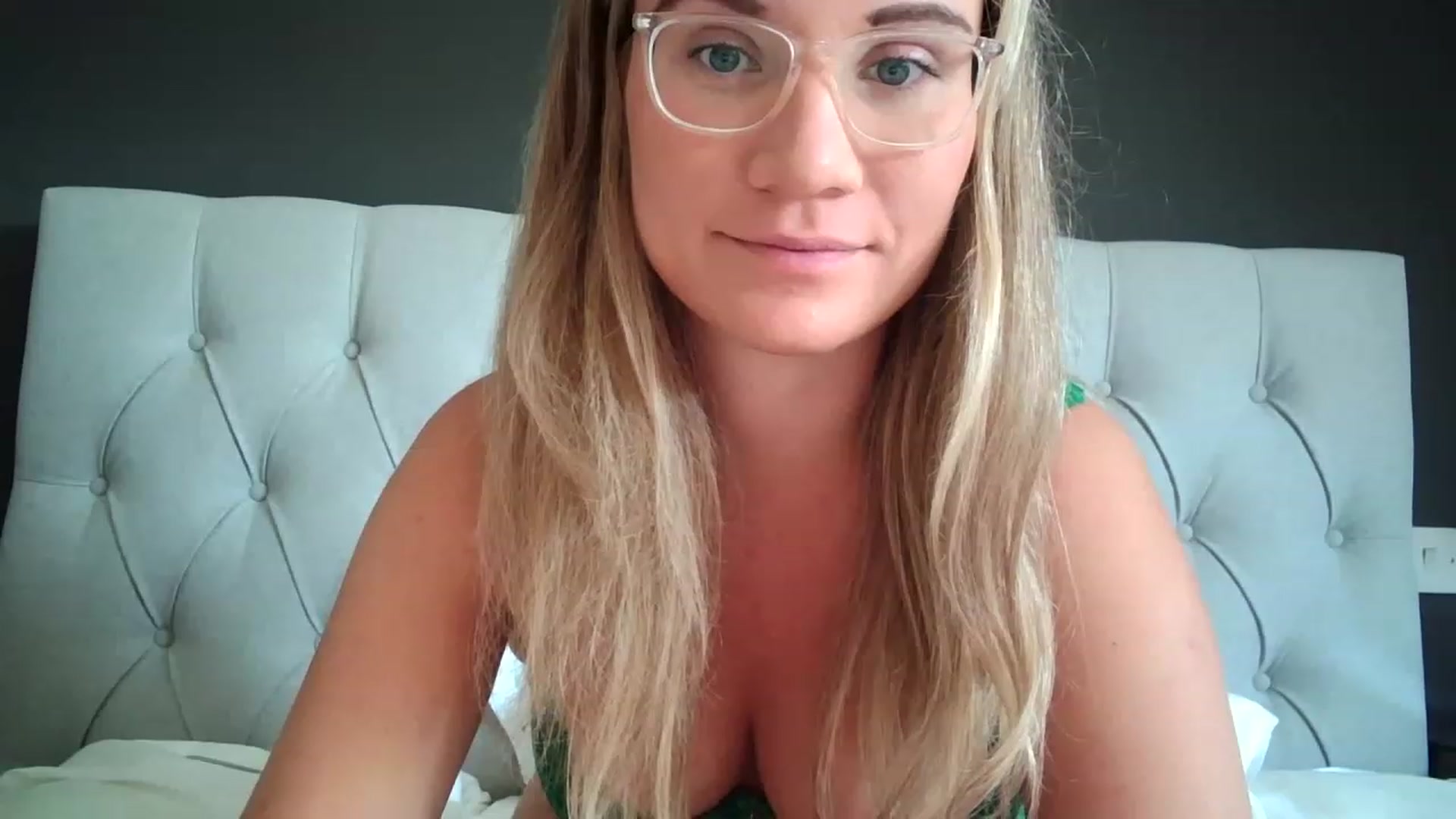 Gallery image thumbnail from JennyWillson's myfreecams stream on, 04/20/2023, 10:55 image 13 of 20