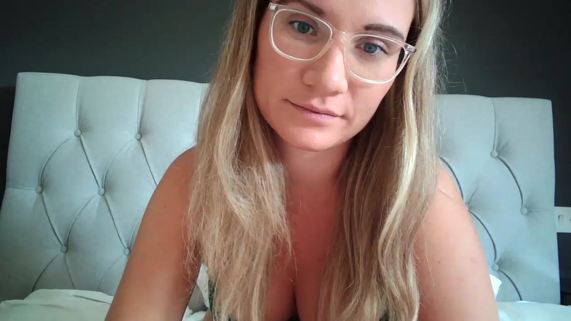 Gallery image thumbnail from JennyWillson's myfreecams stream on, 04/20/2023, 10:55 image 14 of 20