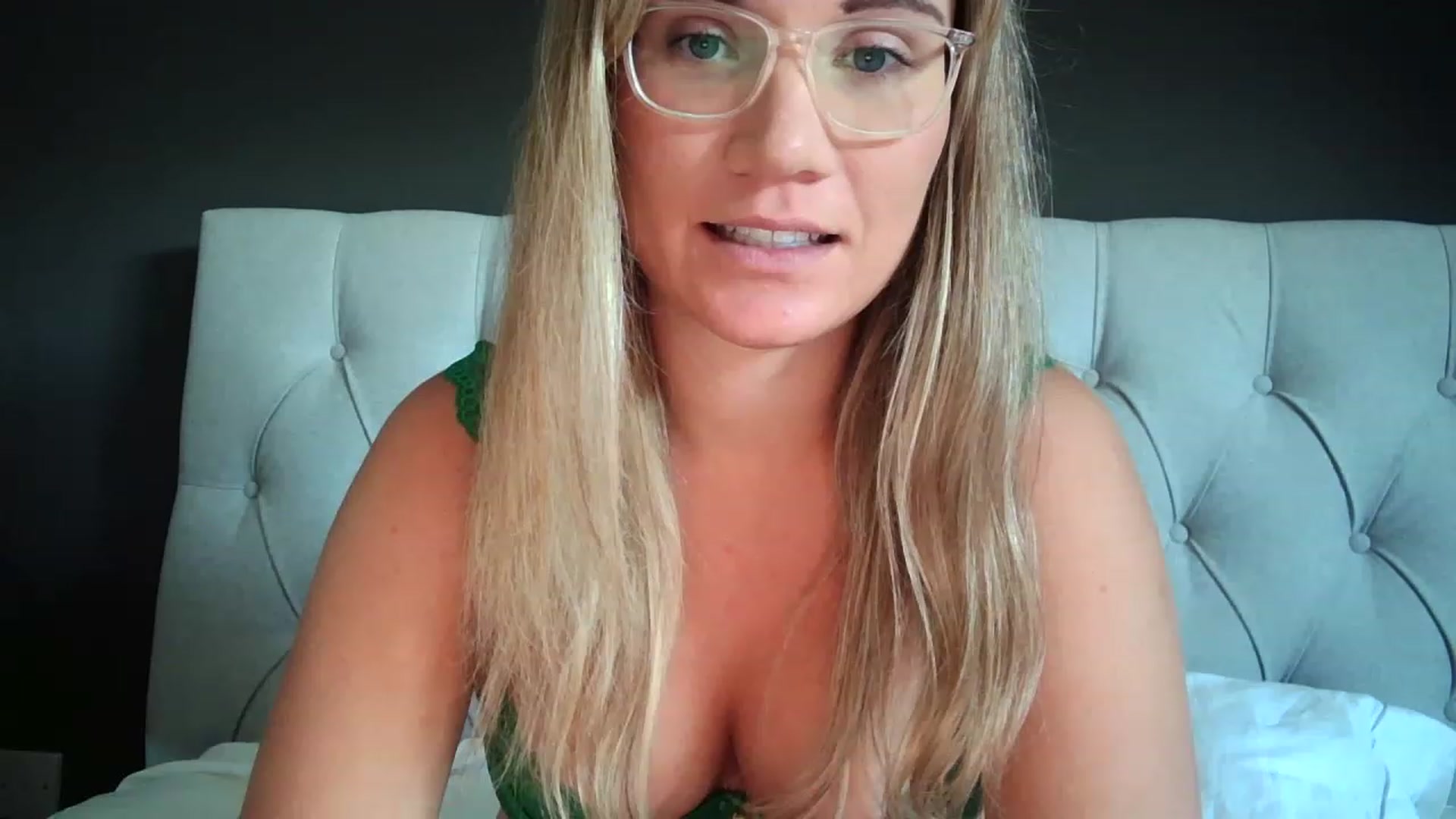 Gallery image thumbnail from JennyWillson's myfreecams stream on, 04/20/2023, 12:15 image 16 of 20