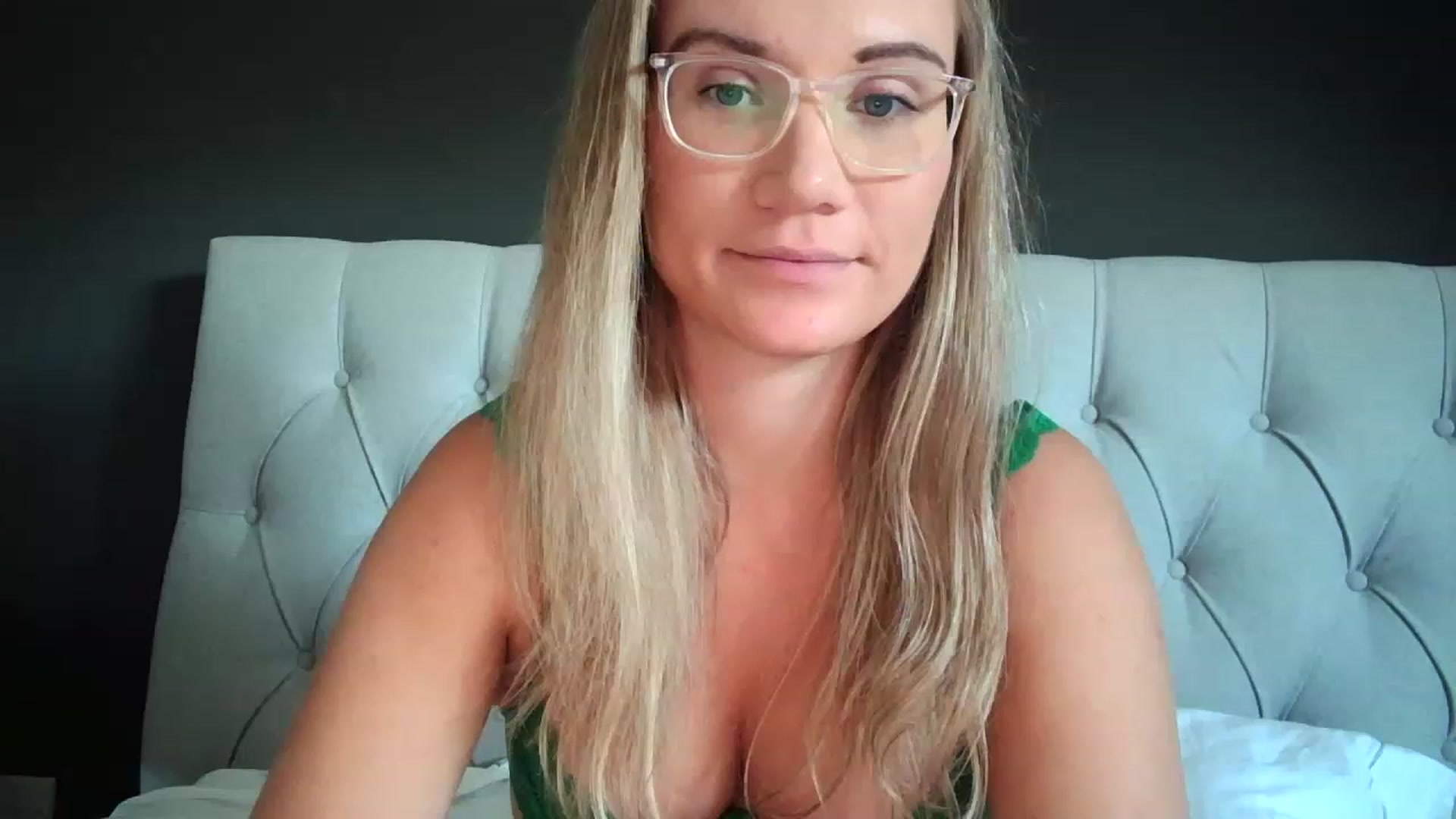 Gallery image thumbnail from JennyWillson's myfreecams stream on, 04/20/2023, 12:15 image 14 of 20