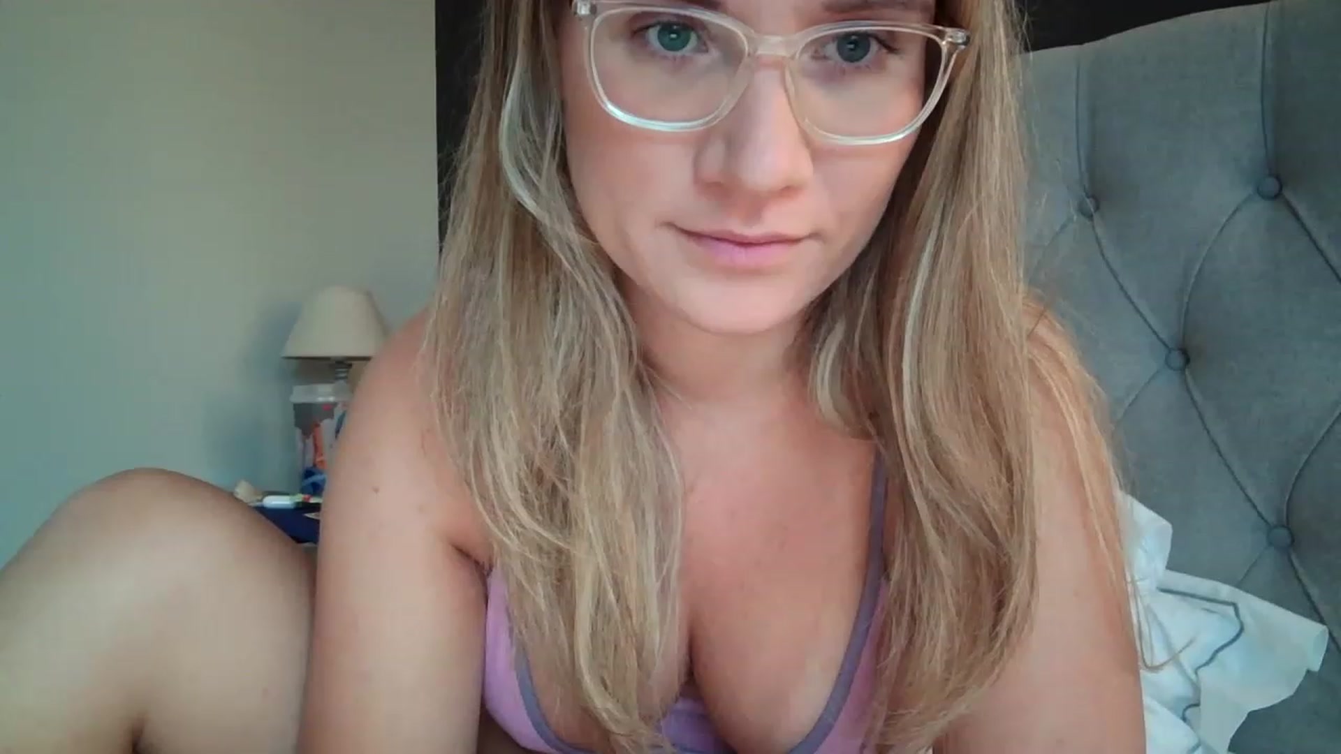 Gallery image thumbnail from JennyWillson's myfreecams stream on, 04/21/2023, 09:16 image 9 of 20
