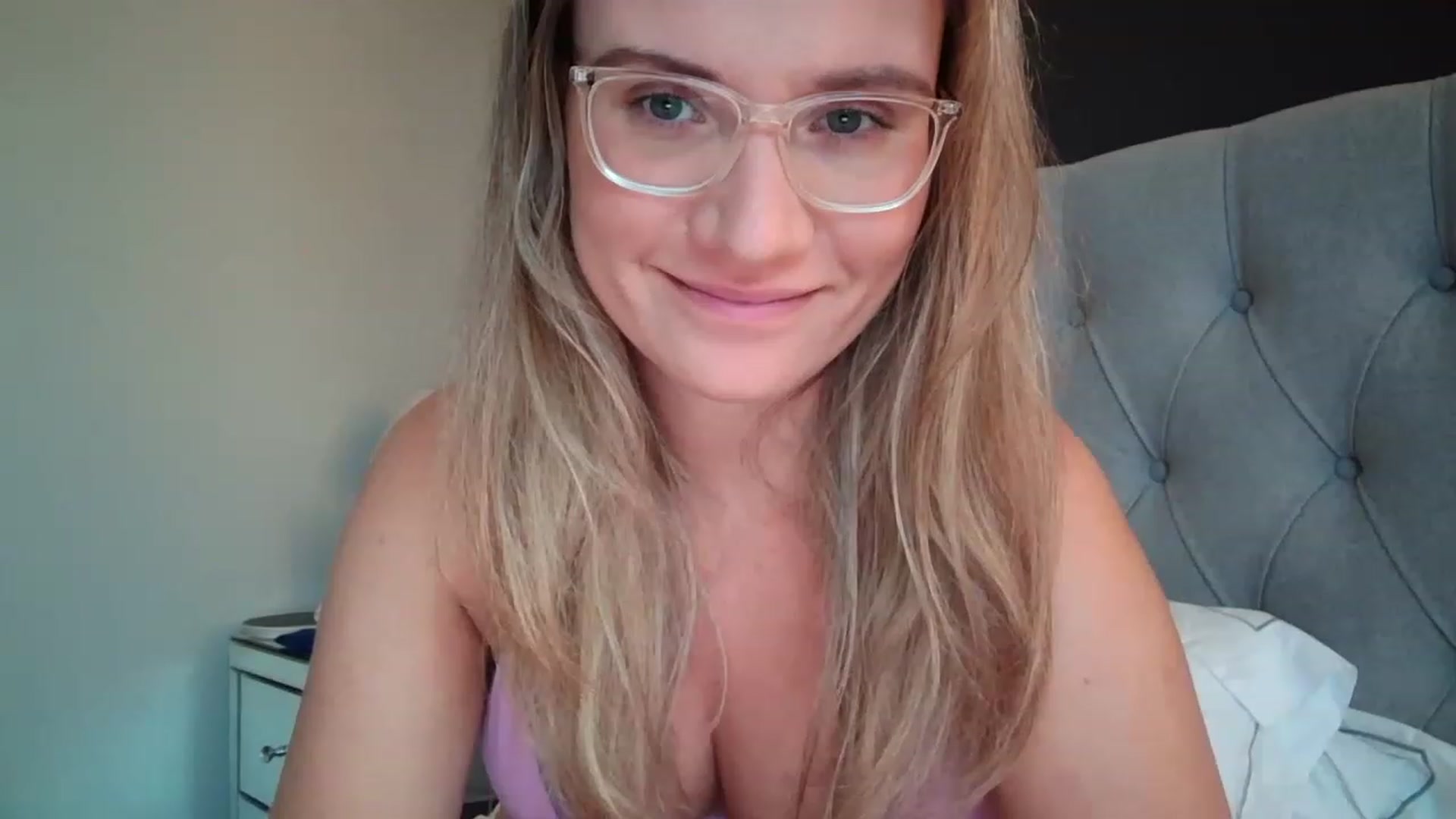 Gallery image thumbnail from JennyWillson's myfreecams stream on, 04/21/2023, 09:16 image 12 of 20